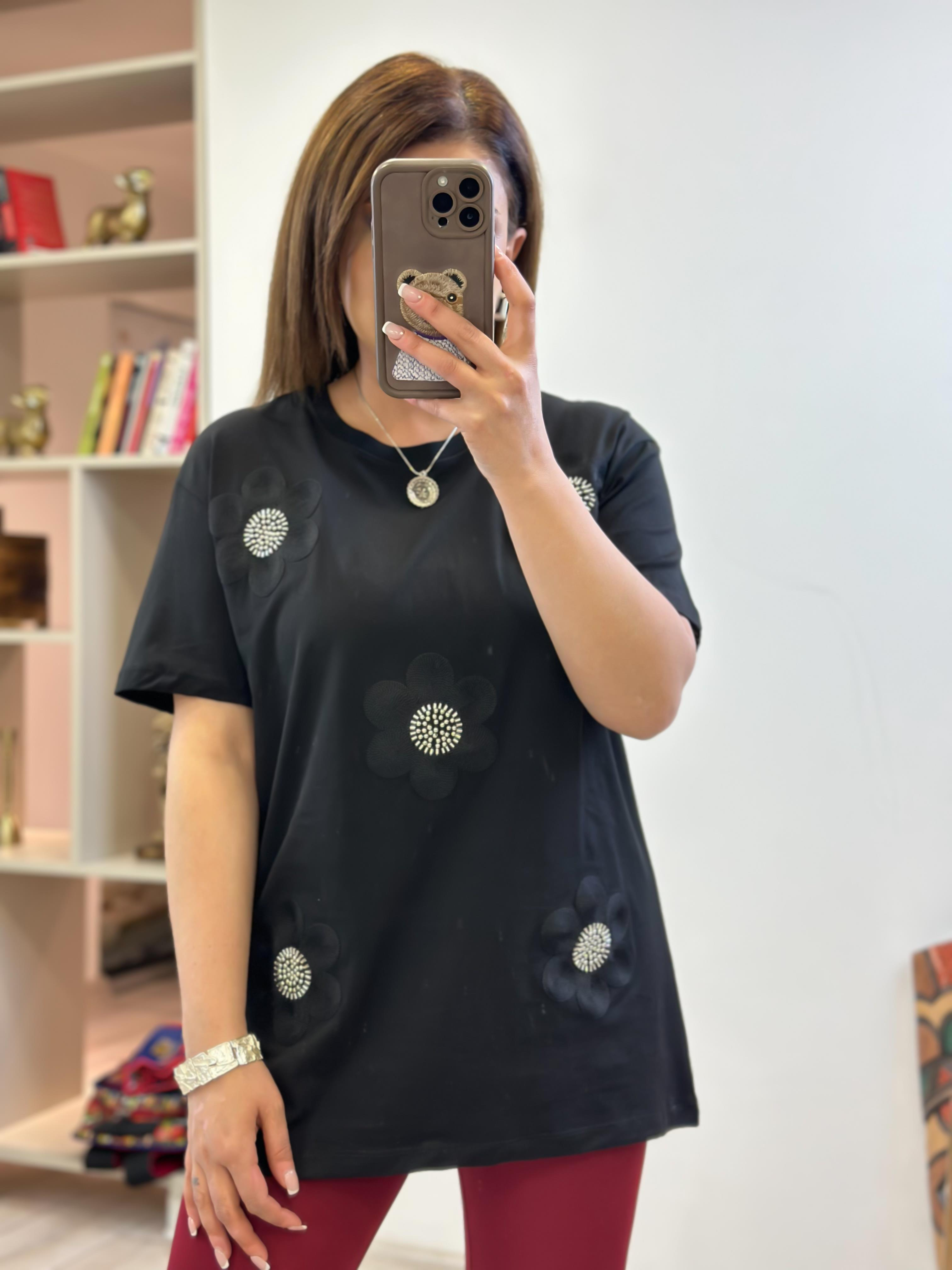 Çiçek Detaylı Taşlı Tshirt SİYAH-23YUST000223