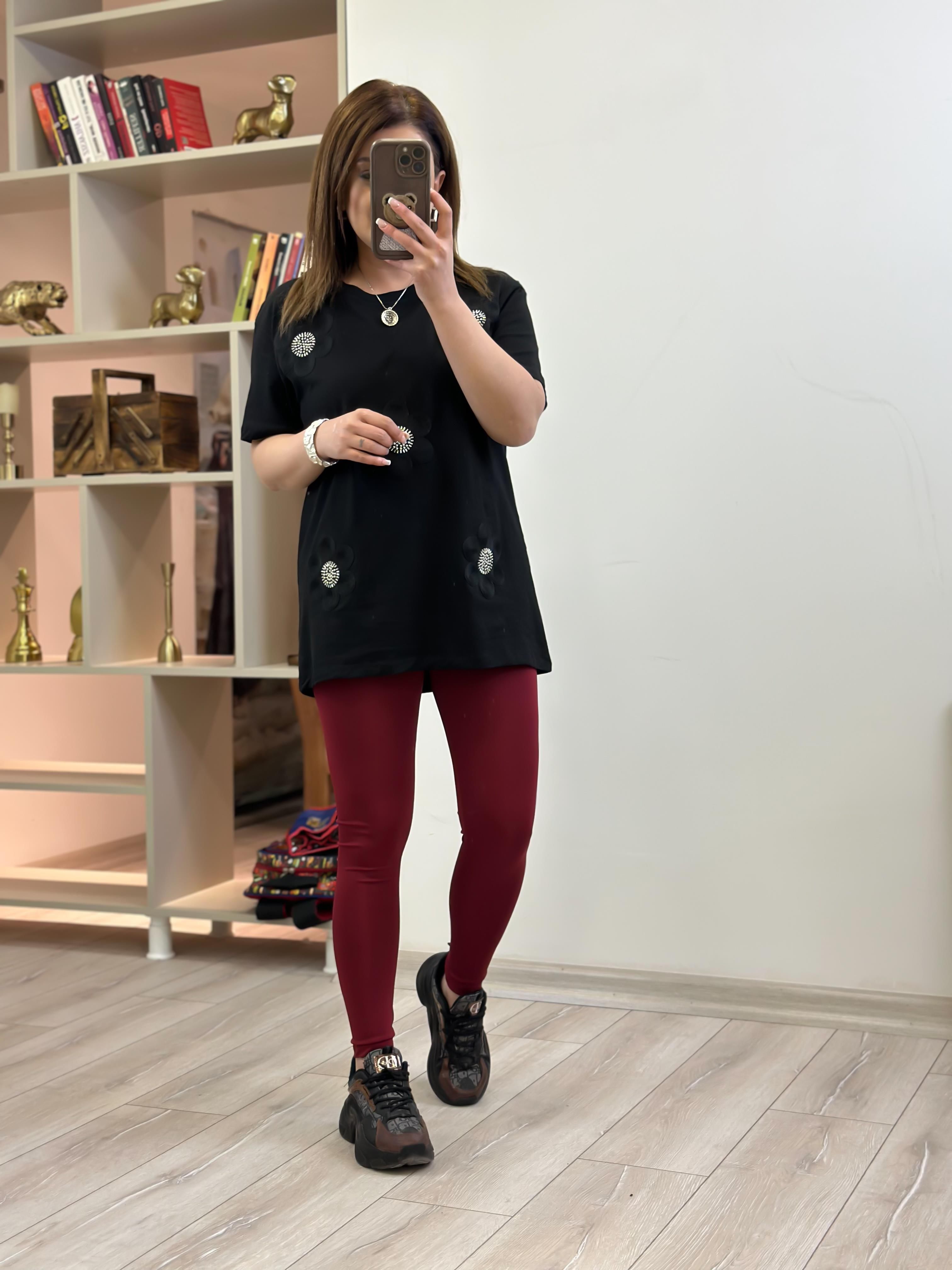 Çiçek Detaylı Taşlı Tshirt SİYAH-23YUST000223