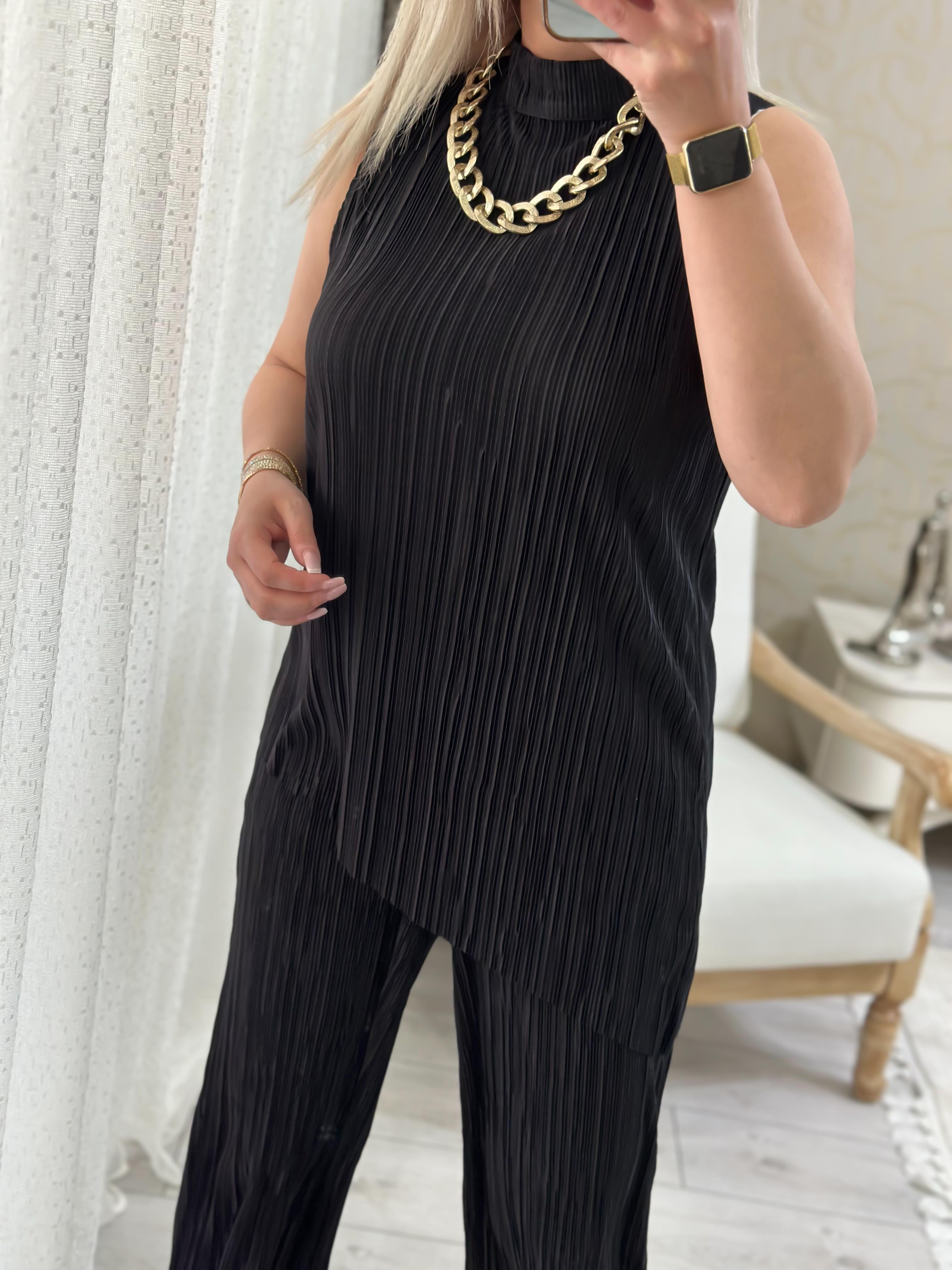 Dik Yaka Eteği Asimetrik Piliseli Tasarım Takım SİYAH-23YUST000077