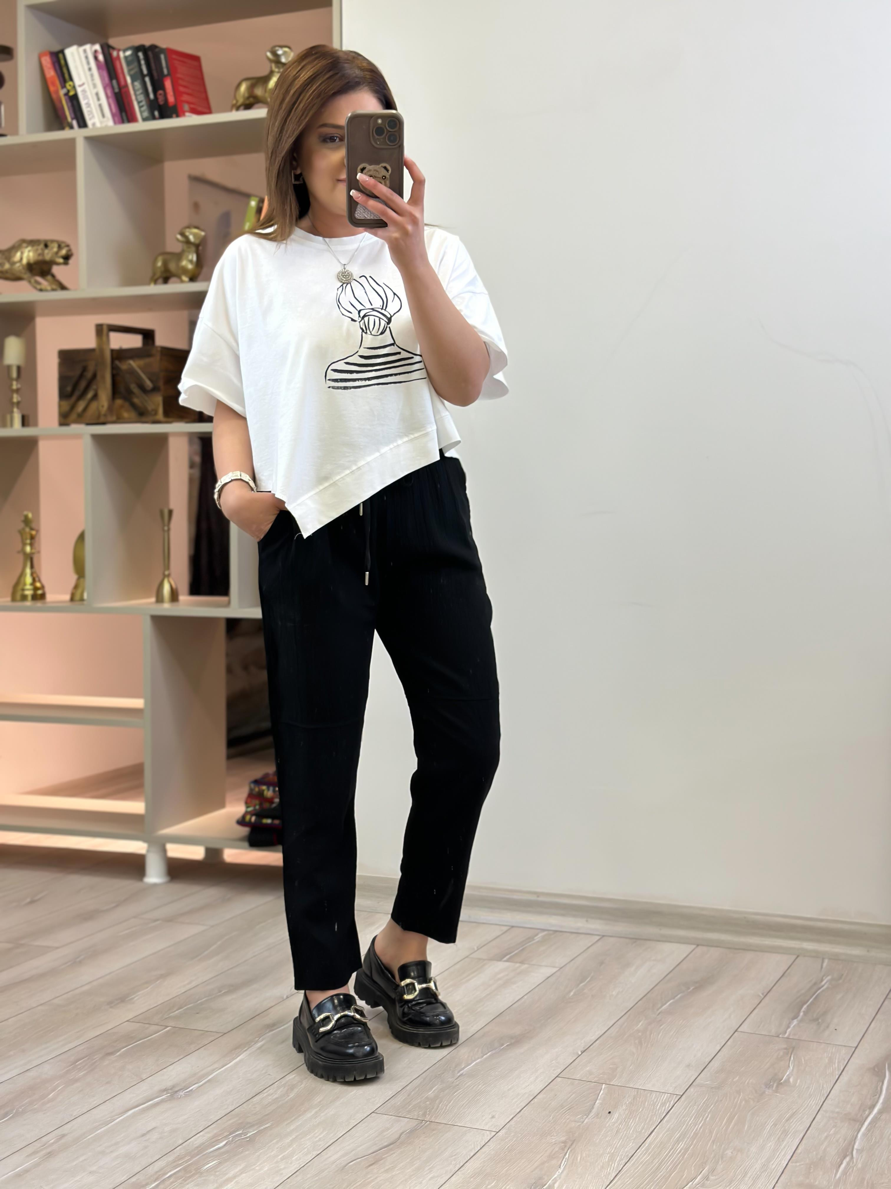 Kadın Figürlü Asimetrik Kesim Tshirt EKRU-23YUST000251