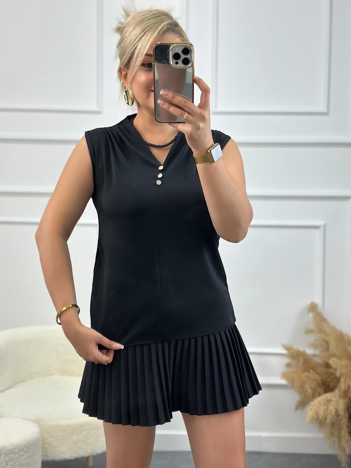 Omuzu Drapeli V Yaka Taş Düğmeli Bluz SİYAH-23YUST000134
