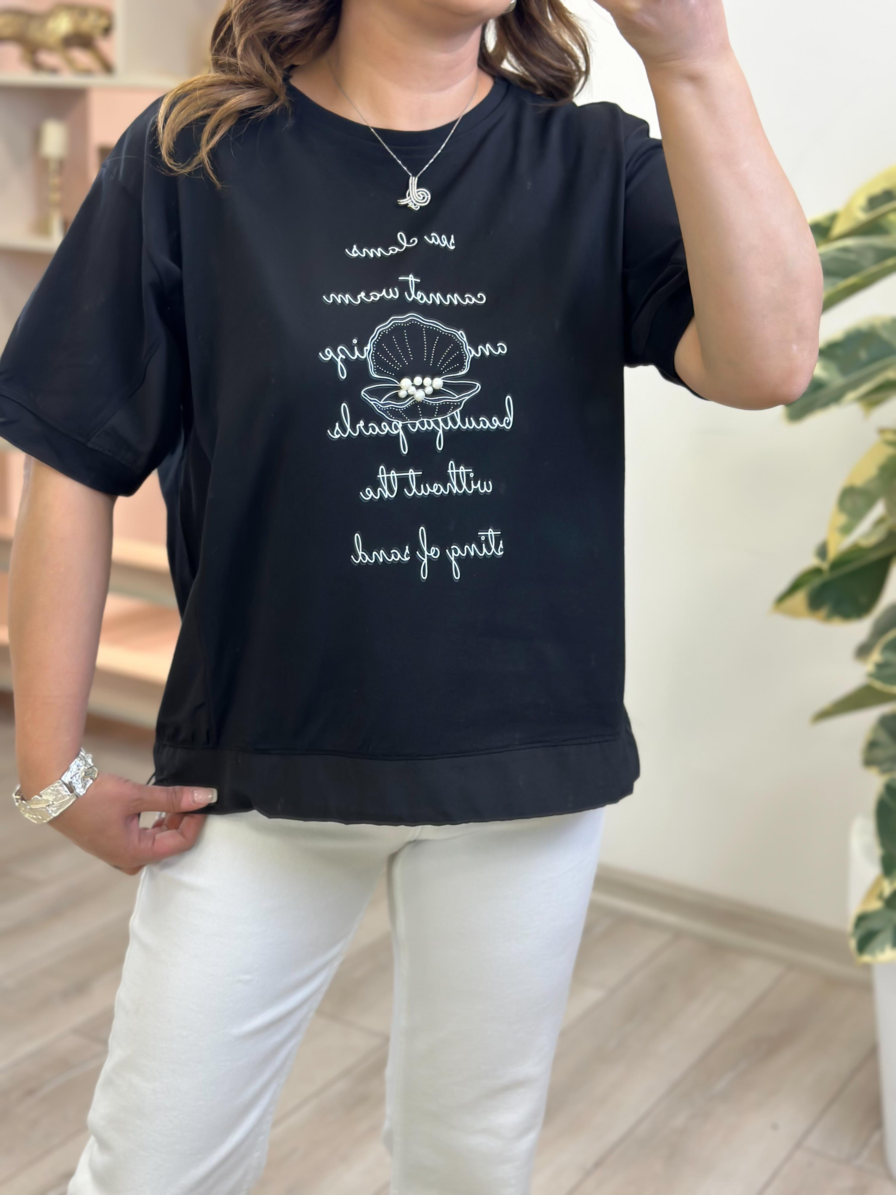 Oversize Eteği Büzgü Detaylı Yazı basklı Tshirt SİYAH-23YUST000250