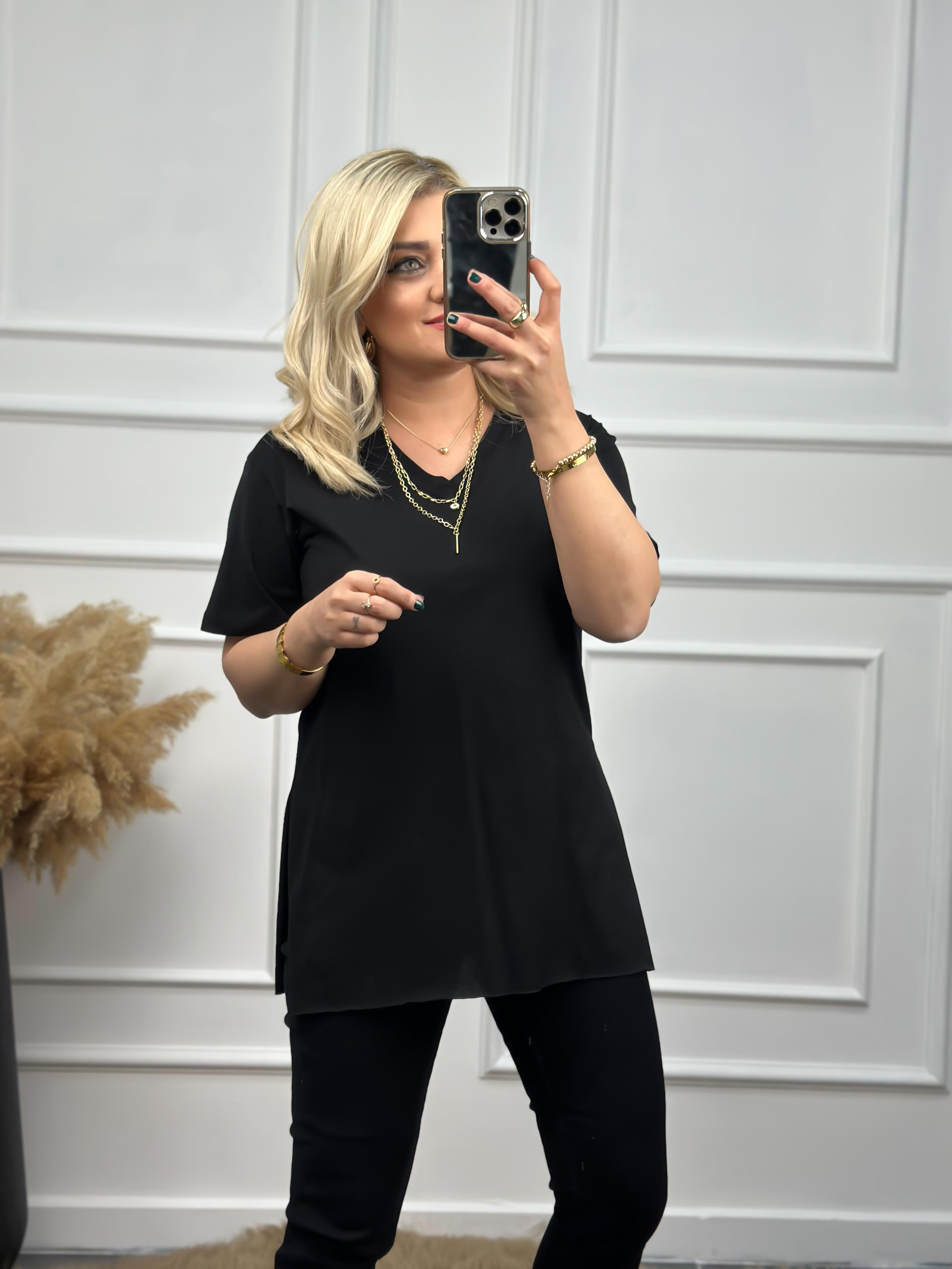 V Yaka Basic Yırtmaçlı Tshirt SİYAH-23YUST000001