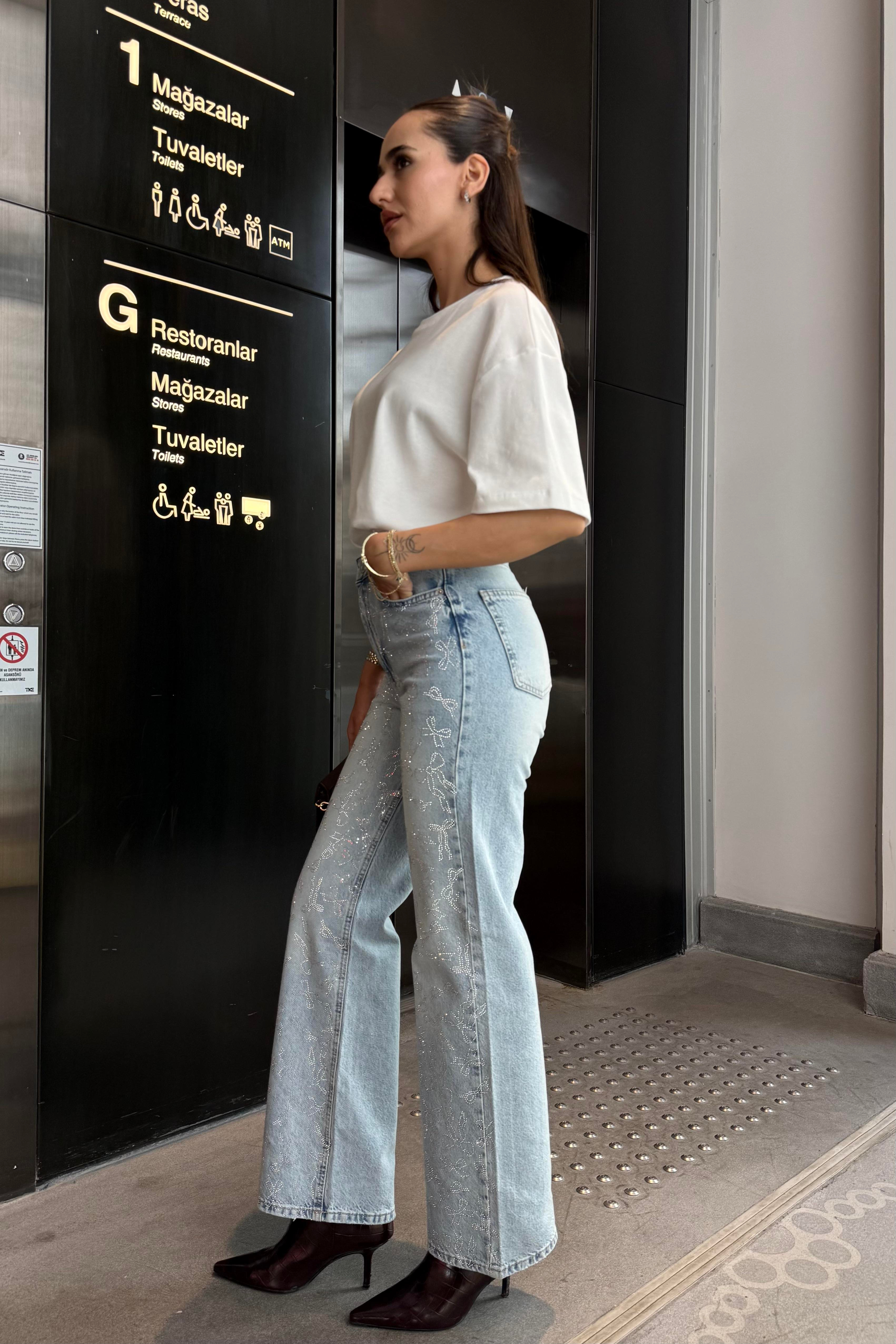 Açık Mavi Fiyonk Taşlı Premium Jean - Kadın Jean Modelleri - Nazliye Moda | Kadın Giyim Modası