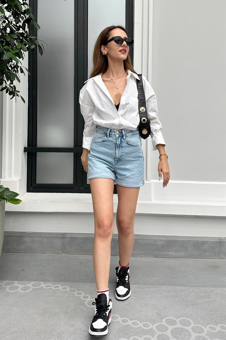 Açık Mavi Jean Şort - Kadın Şort Modelleri - Nazliye Moda | Kadın Giyim Modası
