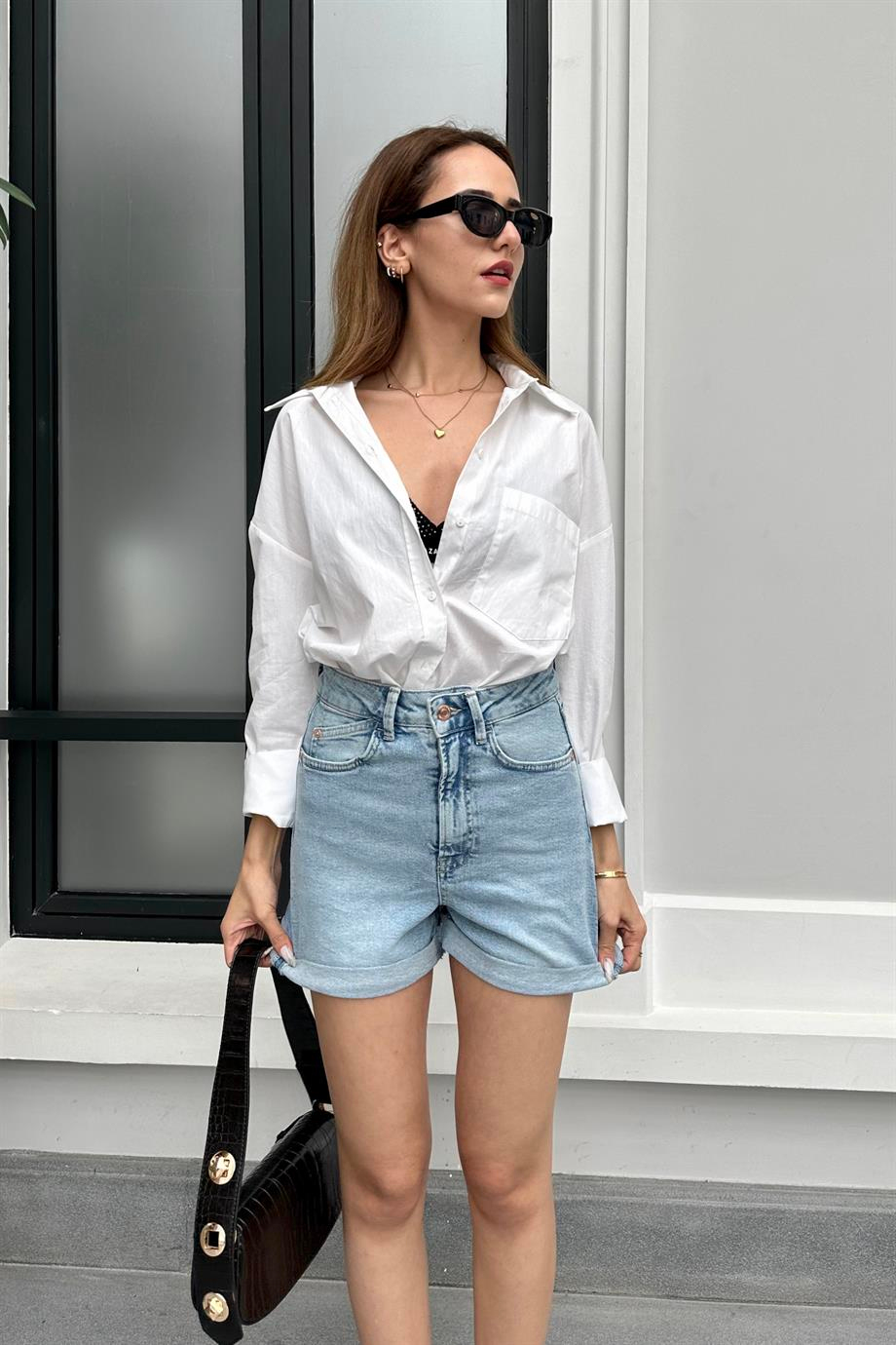 Açık Mavi Jean Şort - Kadın Şort Modelleri - Nazliye Moda | Kadın Giyim Modası