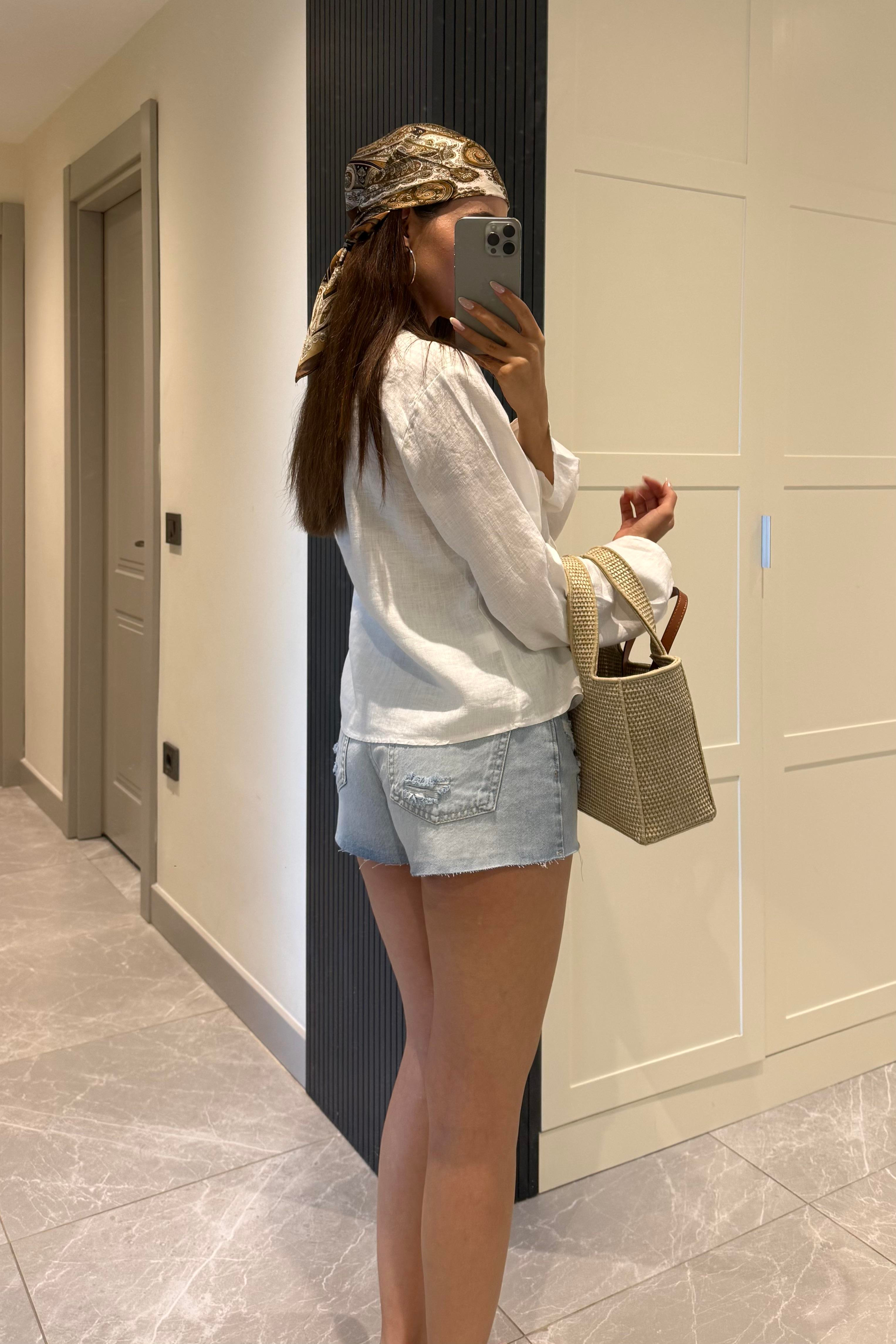 Açık Mavi Yıpratmalı Jean Şort - Kadın Shorts Modelleri - Nazliye Moda | Kadın Giyim Modası