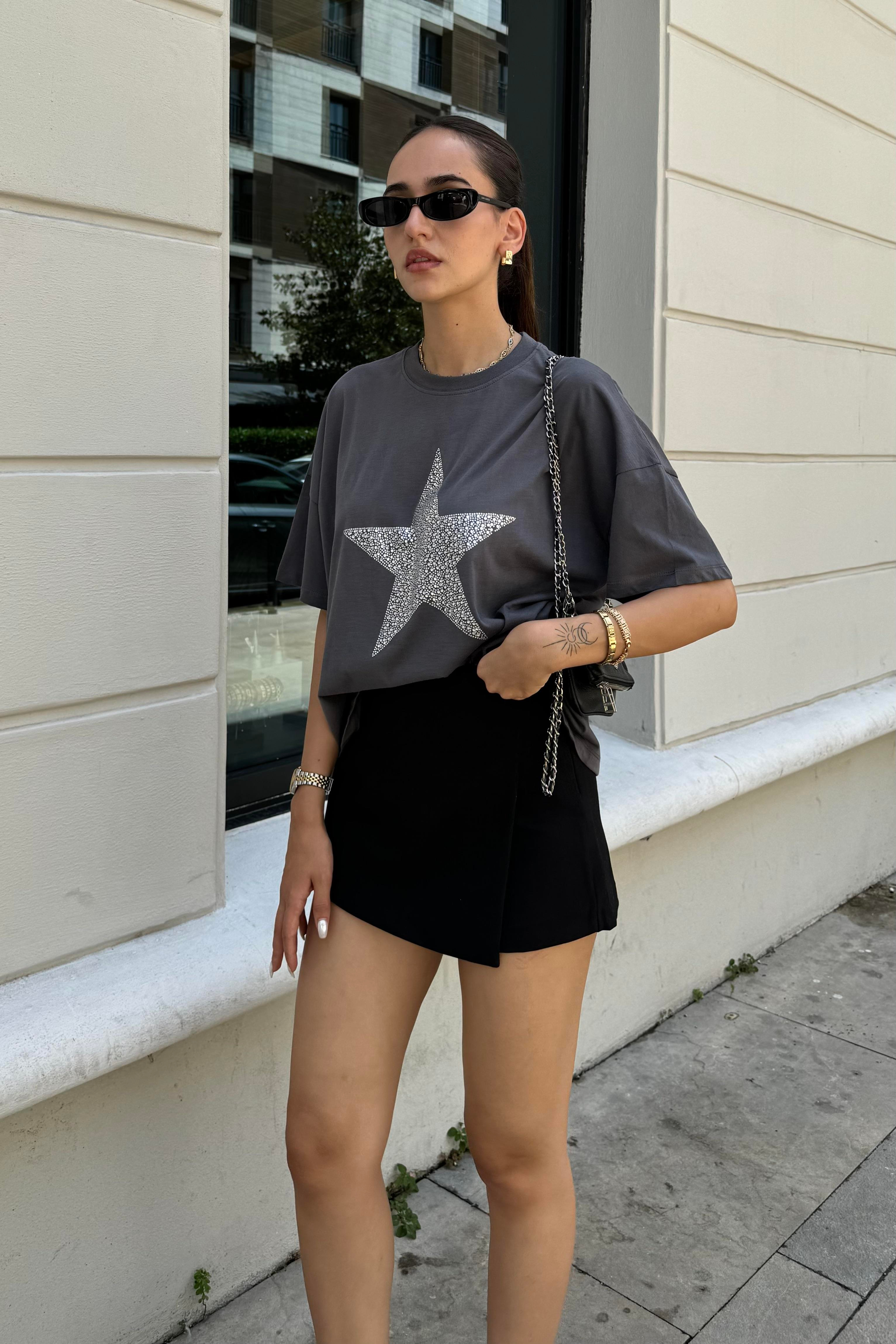 Antrasit Yıldız Taş Baskılı T-Shirt - Kadın T-Shirt Modelleri - Nazliye Moda - Kadın Giyim Modası