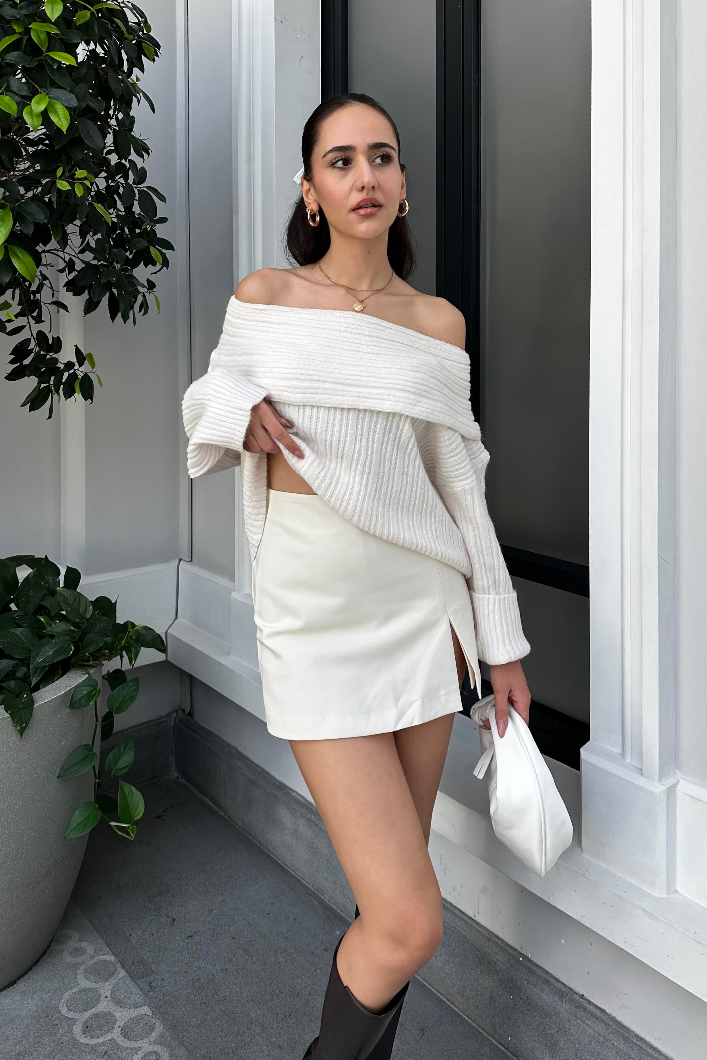 Bej Madonna Yaka Triko Kazak - Kadın Tricots & Sweaters Modelleri - Nazliye Moda - Kadın Giyim Modası