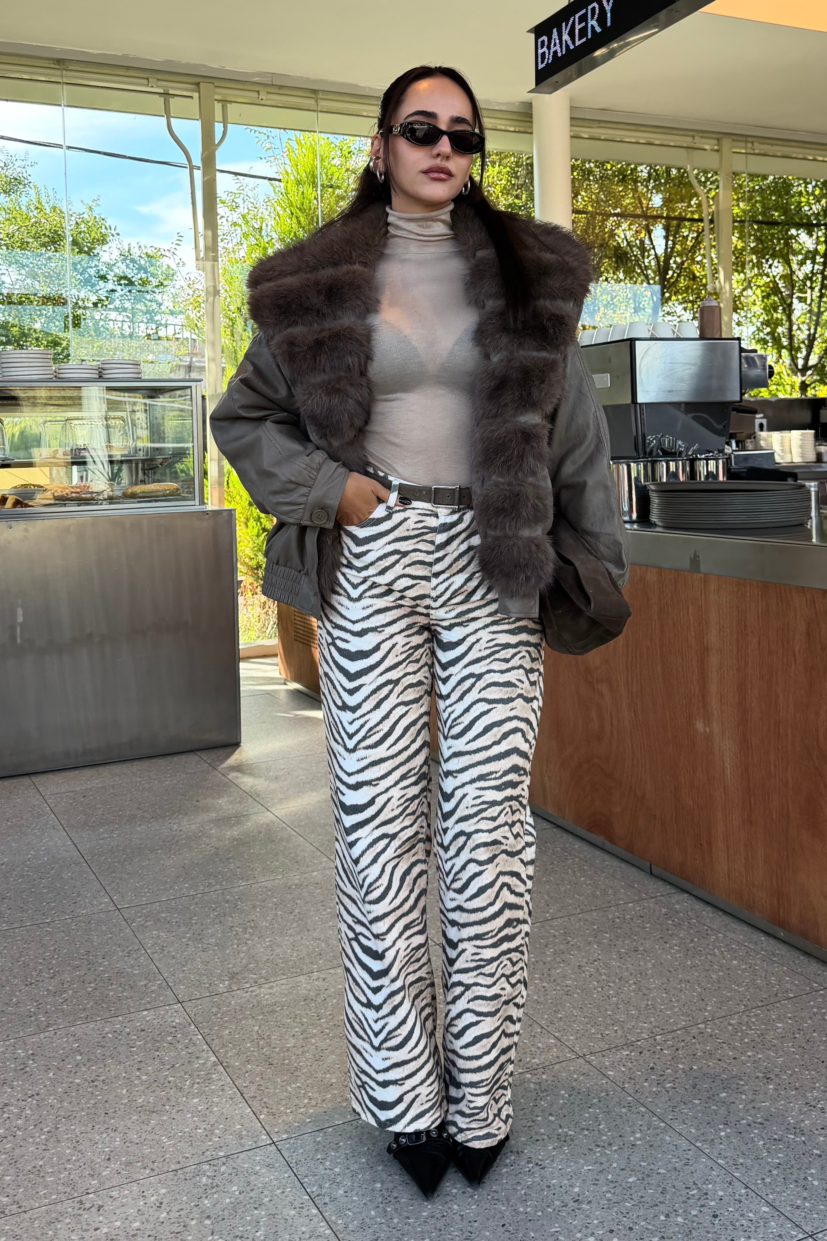 Bej Zebra Desenli Pantolon - Kadın Trousers Modelleri - Nazliye Moda | Kadın Giyim Modası