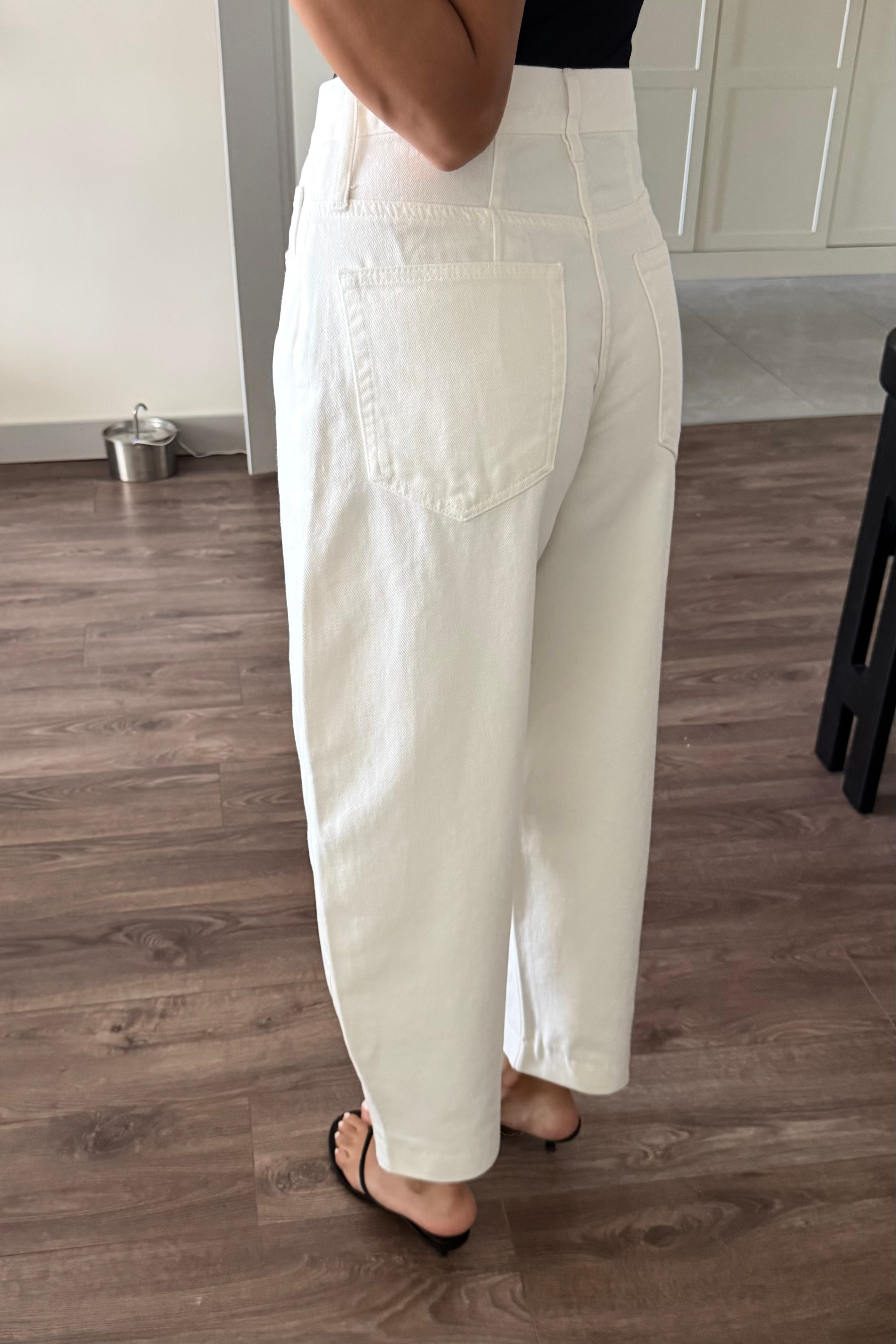 Beyaz Barrel Jean - Kadın Jean Modelleri - Nazliye Moda | Kadın Giyim Modası