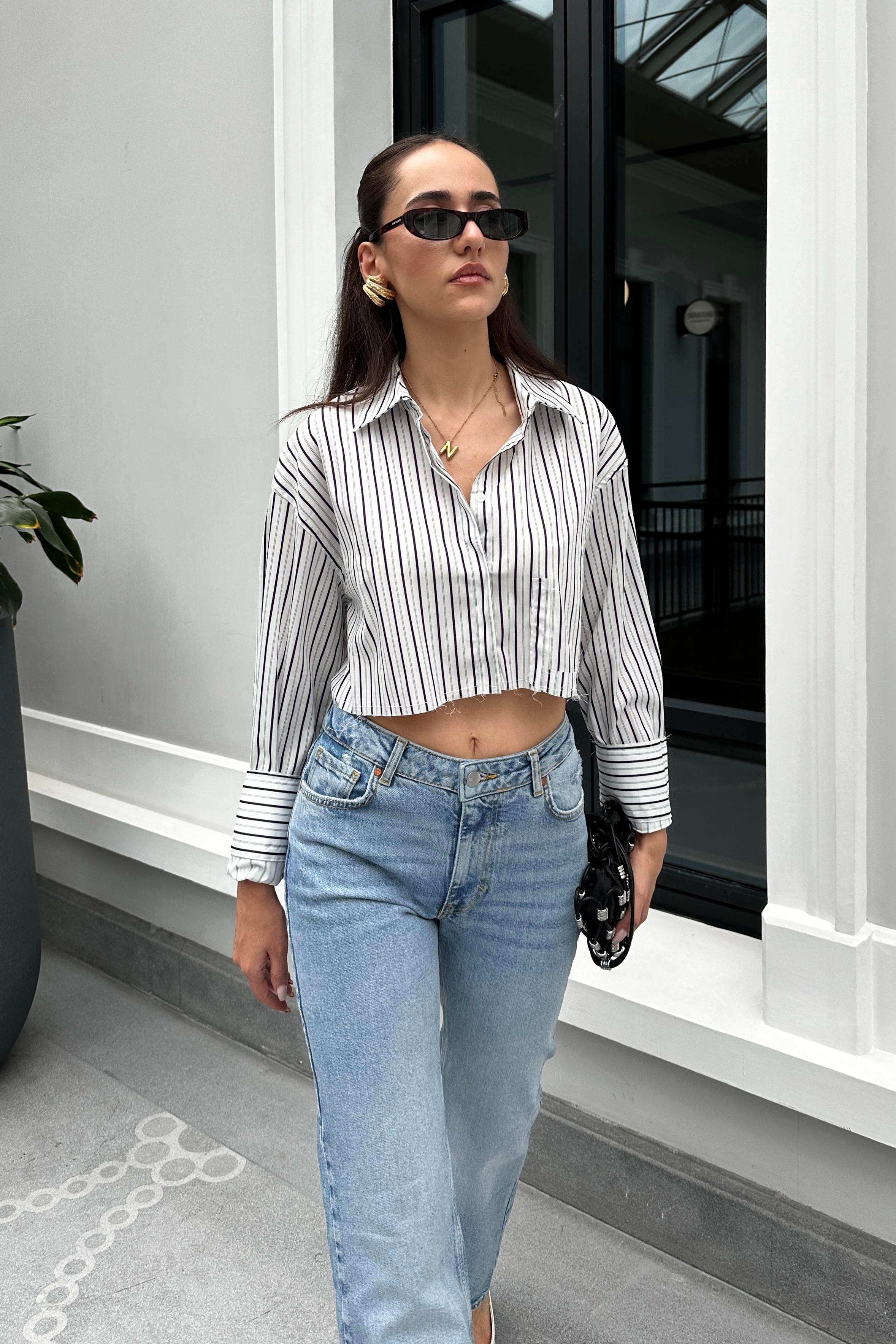 Beyaz Çizgili Crop Gömlek - Kadın Shirts Modelleri - Nazliye Moda - Kadın Giyim Modası