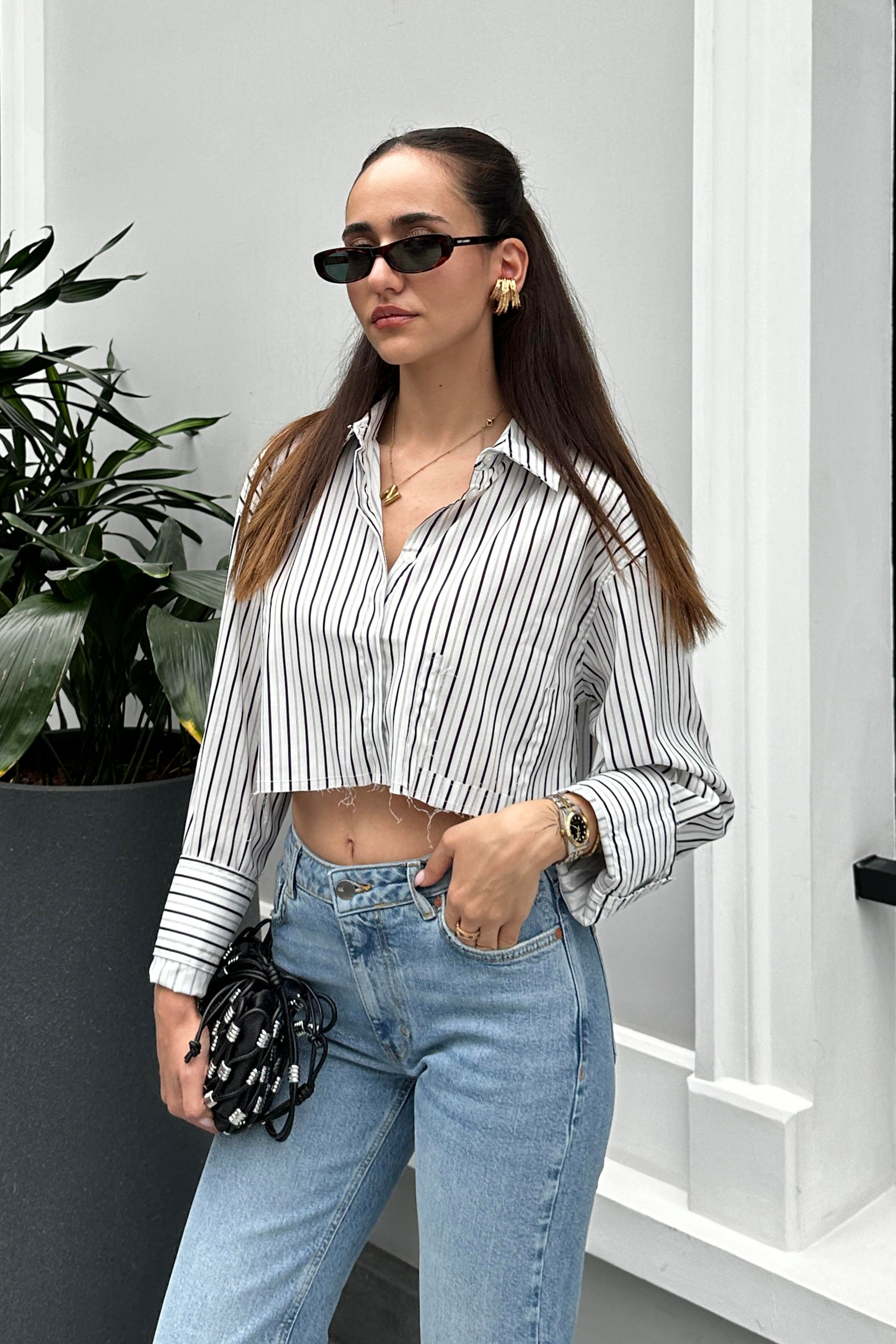 Beyaz Çizgili Crop Gömlek - Kadın Shirts Modelleri - Nazliye Moda - Kadın Giyim Modası