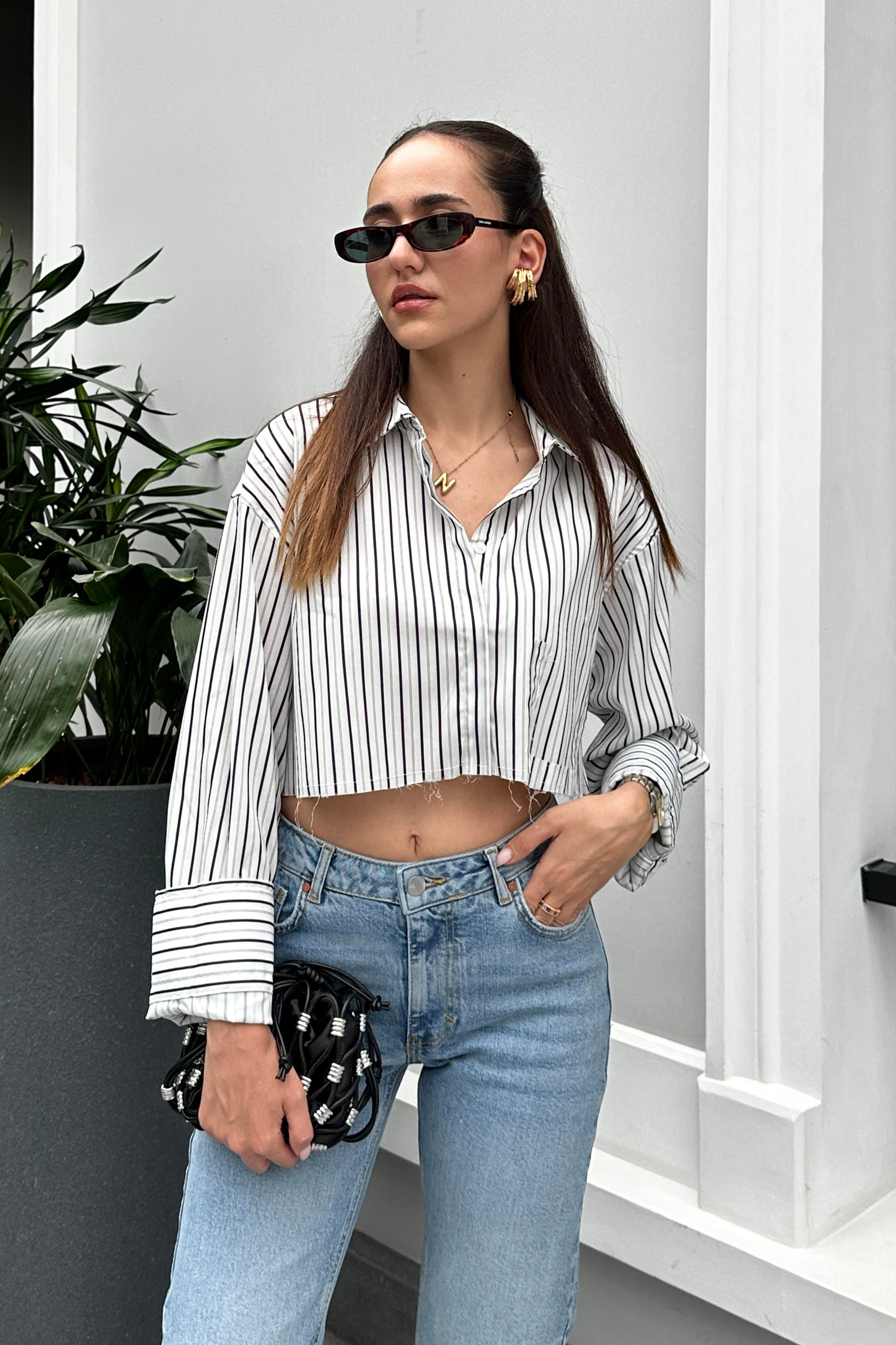 Beyaz Çizgili Crop Gömlek - Kadın Shirts Modelleri - Nazliye Moda - Kadın Giyim Modası
