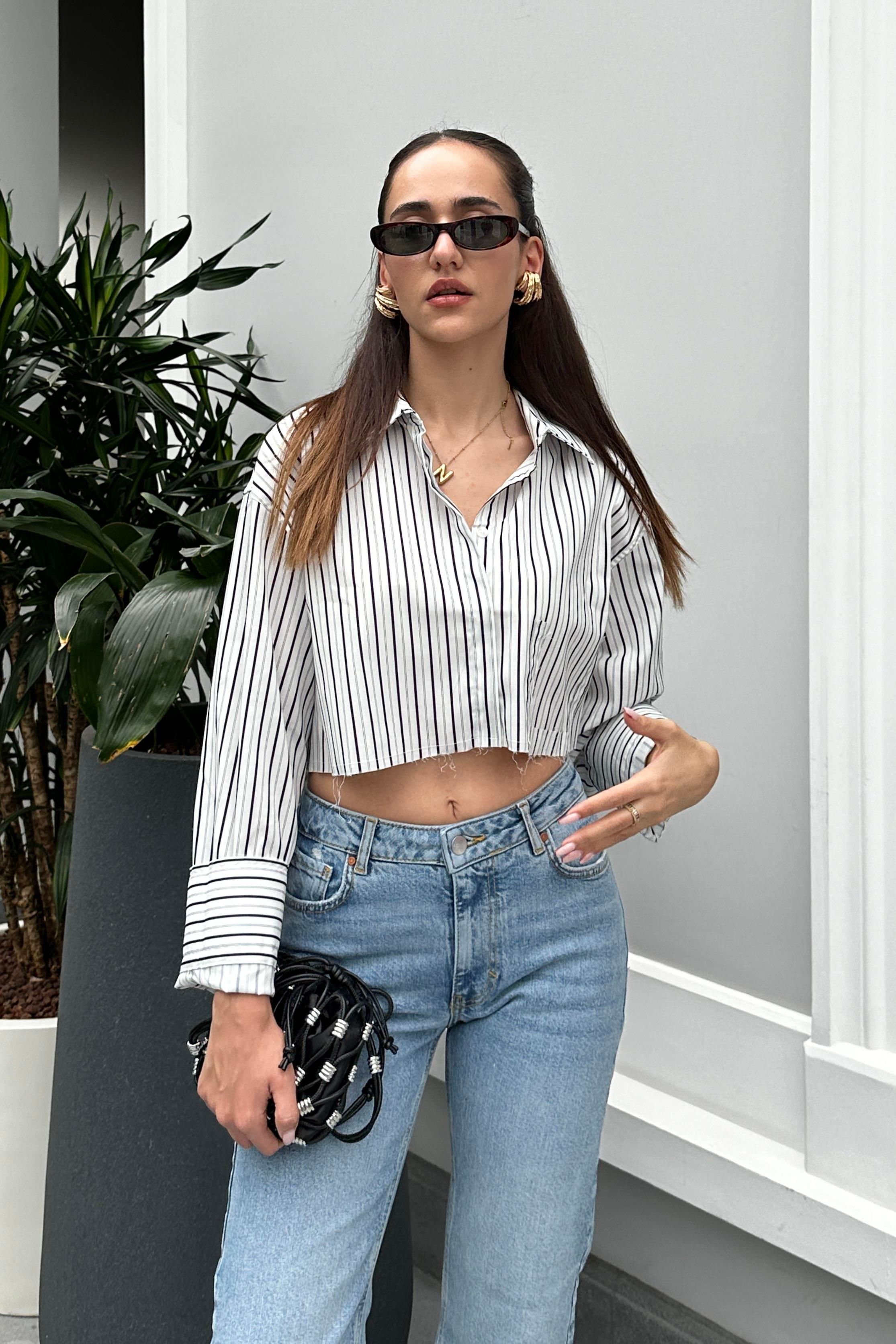 Beyaz Çizgili Crop Gömlek - Kadın Shirts Modelleri - Nazliye Moda - Kadın Giyim Modası