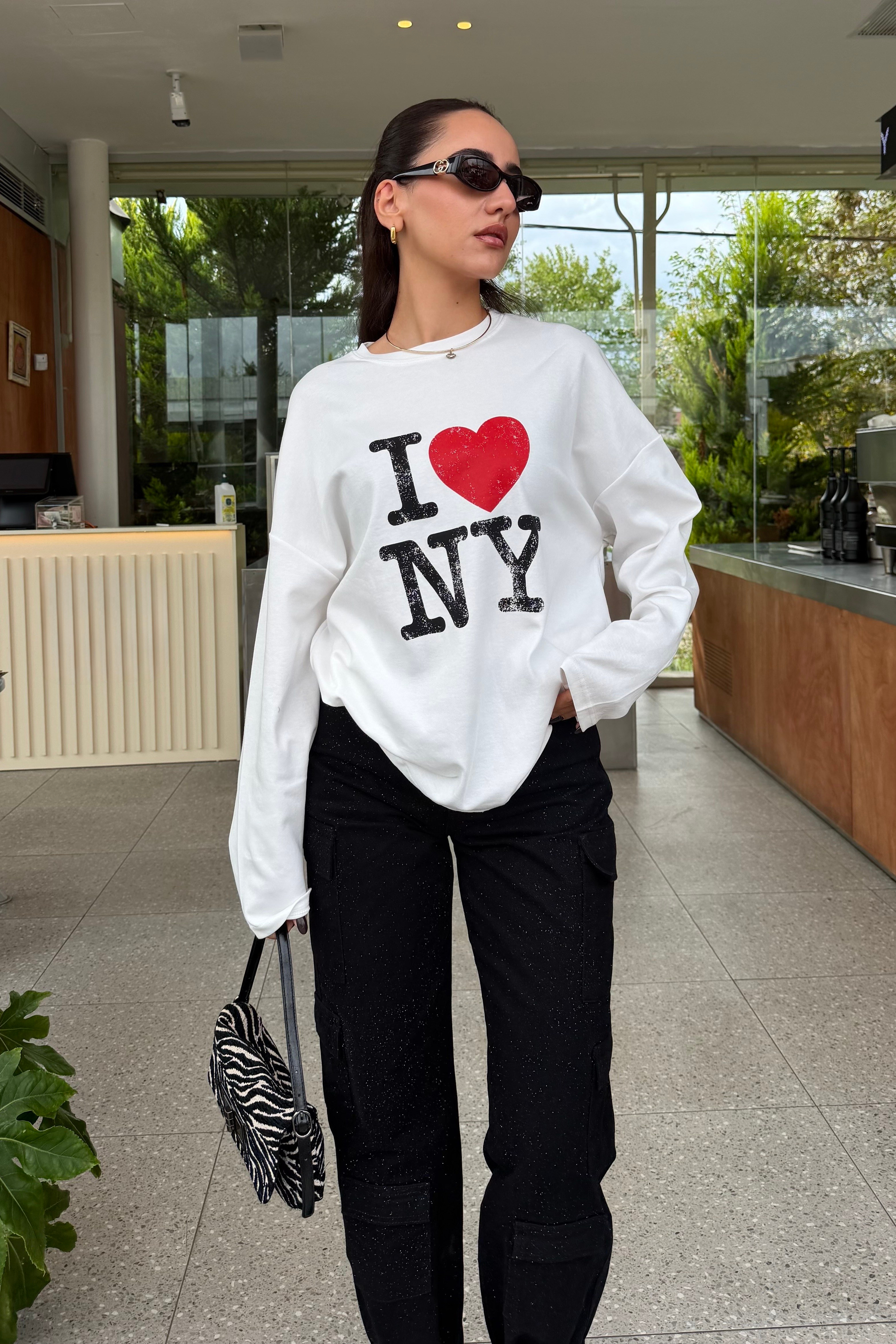 Beyaz Love Baskılı Uzun Kollu T-shirt - Kadın Bluz Modelleri - Nazliye Moda | Kadın Giyim Modası