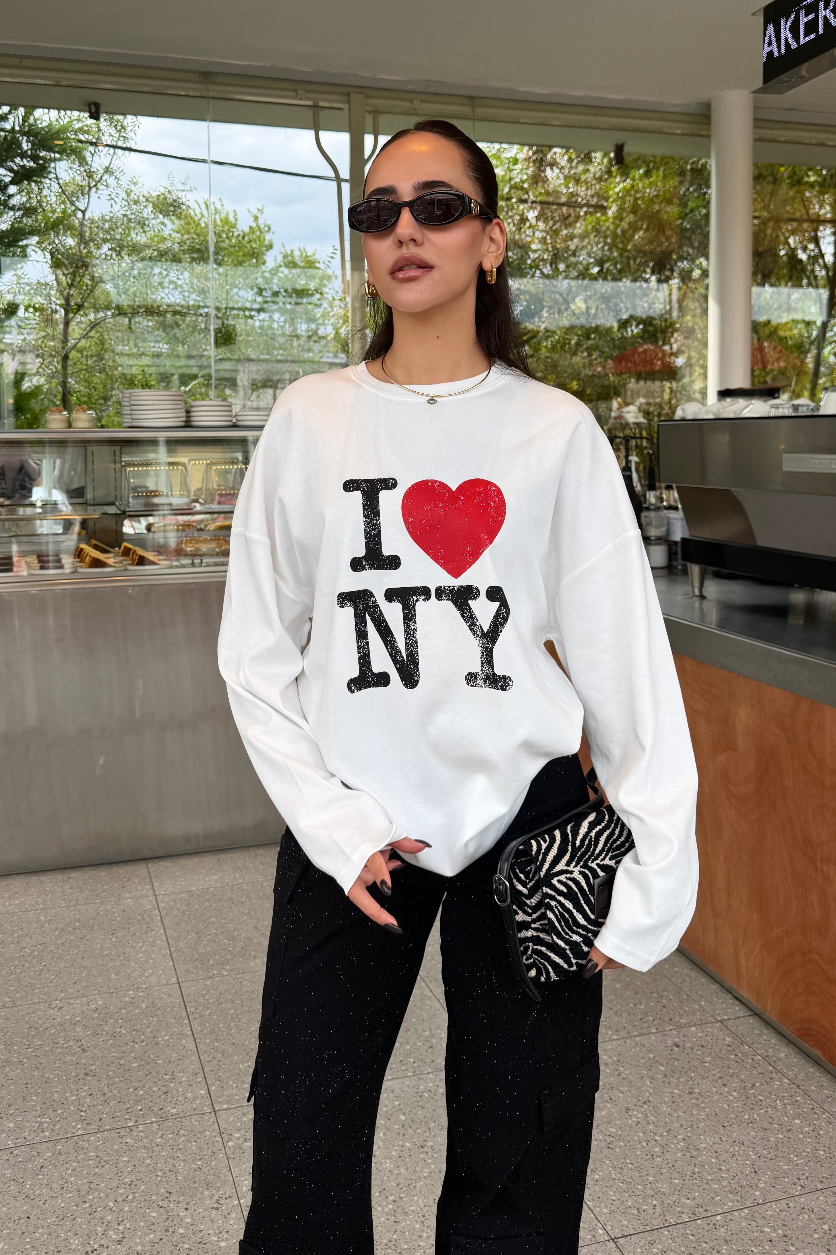 Beyaz Love Baskılı Uzun Kollu T-shirt - Kadın Bluz Modelleri - Nazliye Moda | Kadın Giyim Modası