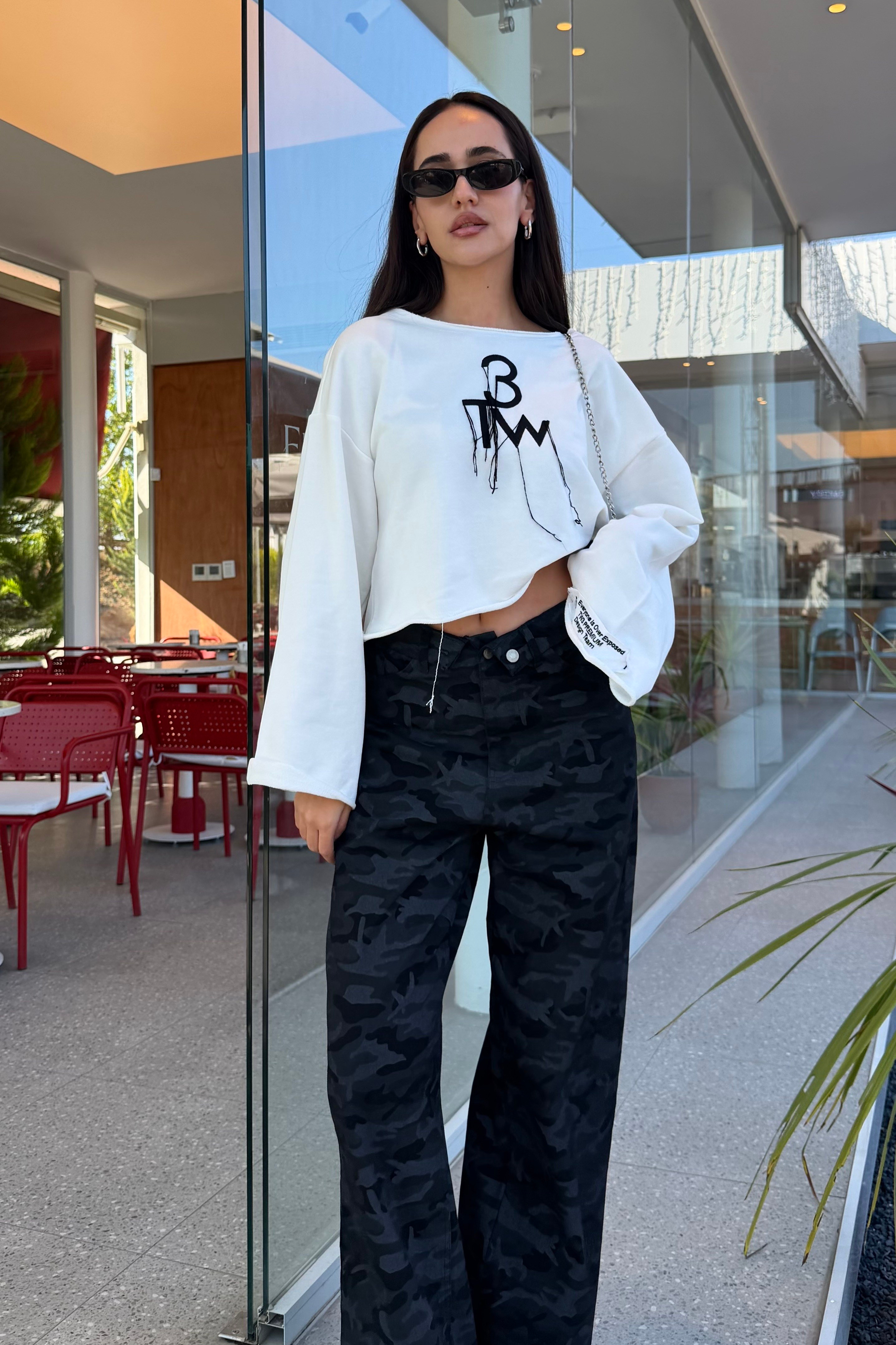 Beyaz Nakış Detay Oversize Sweatshirt - Kadın Sweatshirt Modelleri - Nazliye Moda | Kadın Giyim Modası