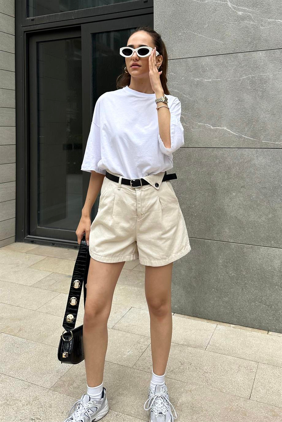 Beyaz Sırt Baskı Oversize Tshirt - Kadın T-Shirt Modelleri - Nazliye Moda | Kadın Giyim Modası