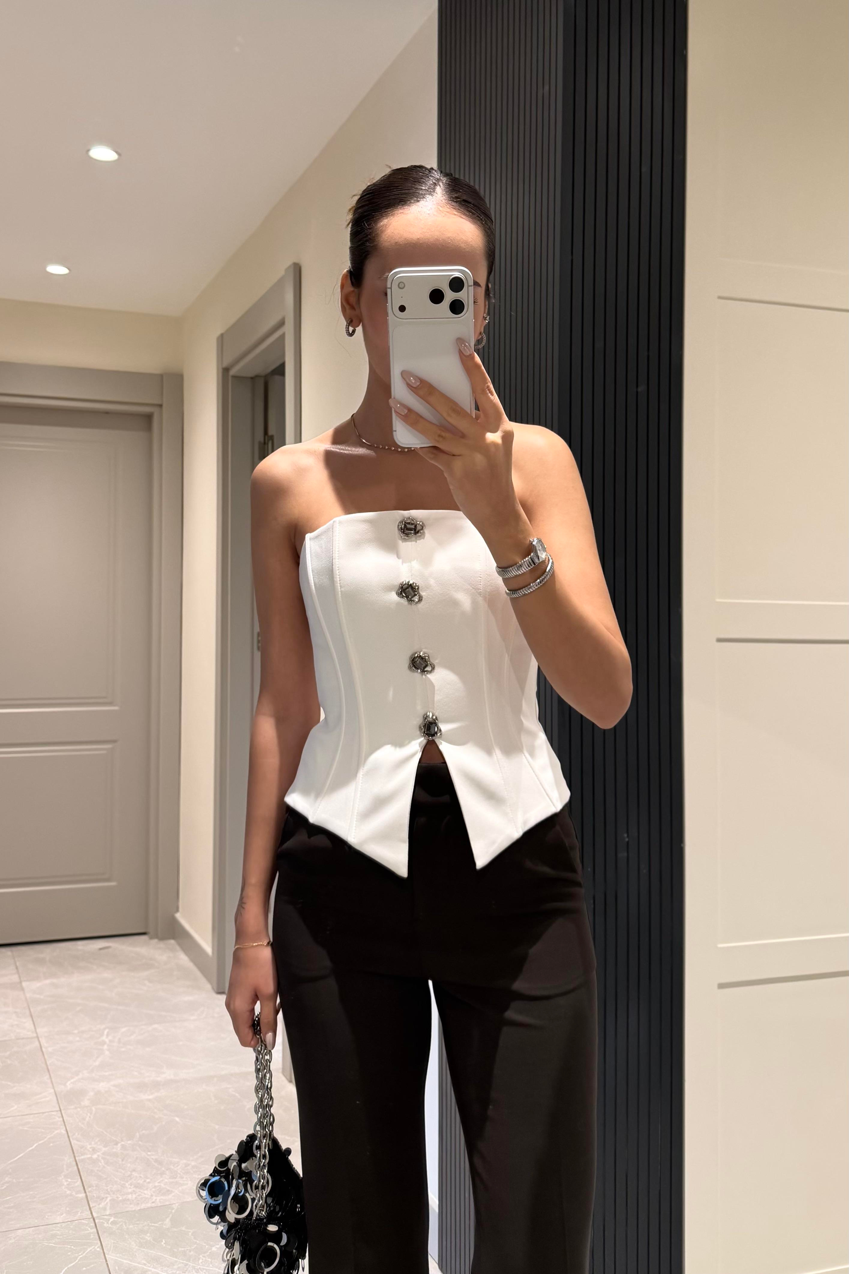 Beyaz Taş Düğmeli Korse Bluz - Kadın Bluz Modelleri - Nazliye Moda | Kadın Giyim Modası