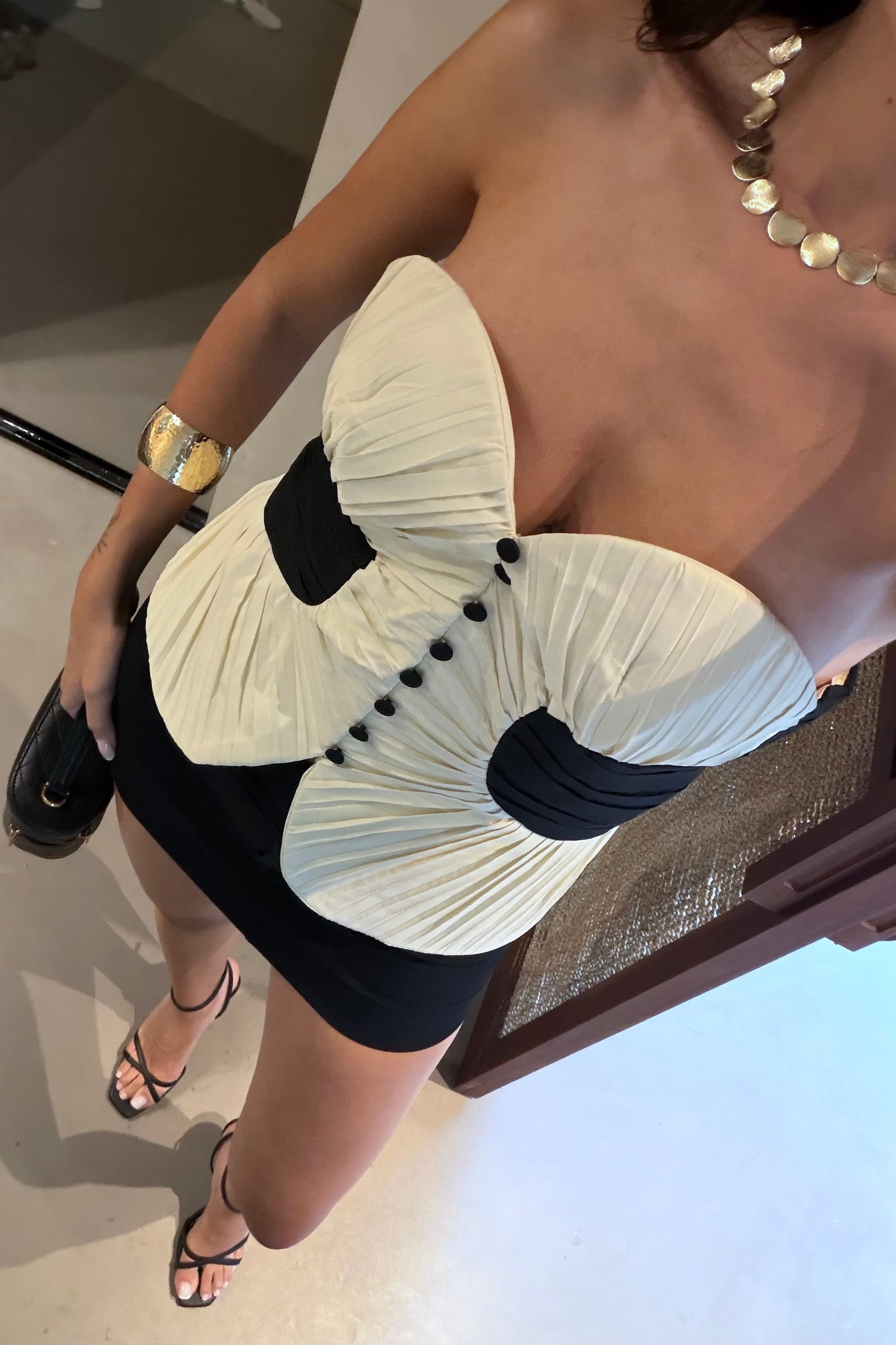 Ekru Düğme Detaylı Pliseli Bluz - Kadın Bluz Modelleri - Nazliye Moda | Kadın Giyim Modası