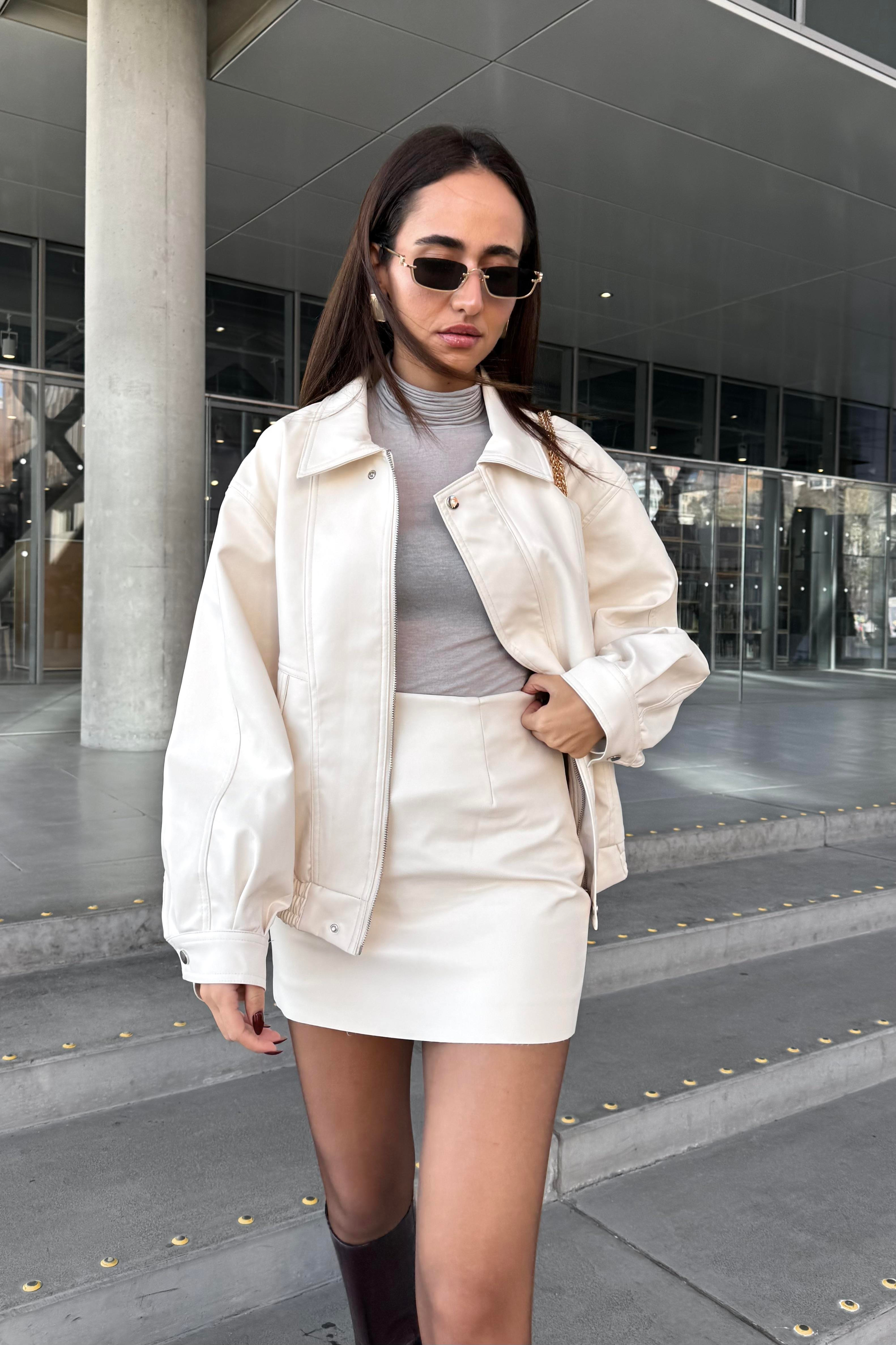 Ekru İçi Şortlu Deri Mini Etek - Kadın Etek Modelleri - Nazliye Moda | Kadın Giyim Modası