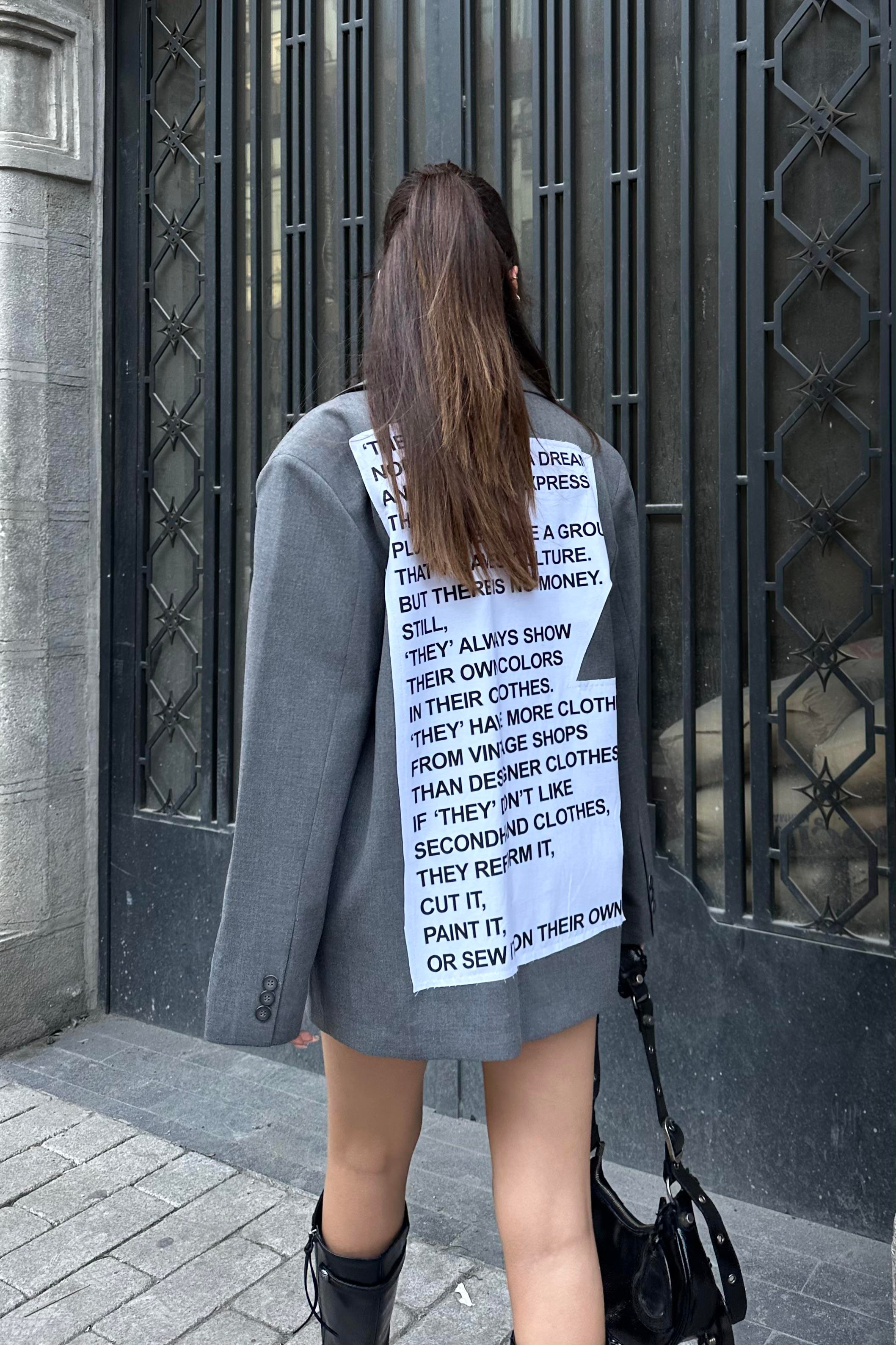 Gri Sırt Baskılı Blazer Ceket - Kadın Blazer Jackets Modelleri - Nazliye Moda - Kadın Giyim Modası