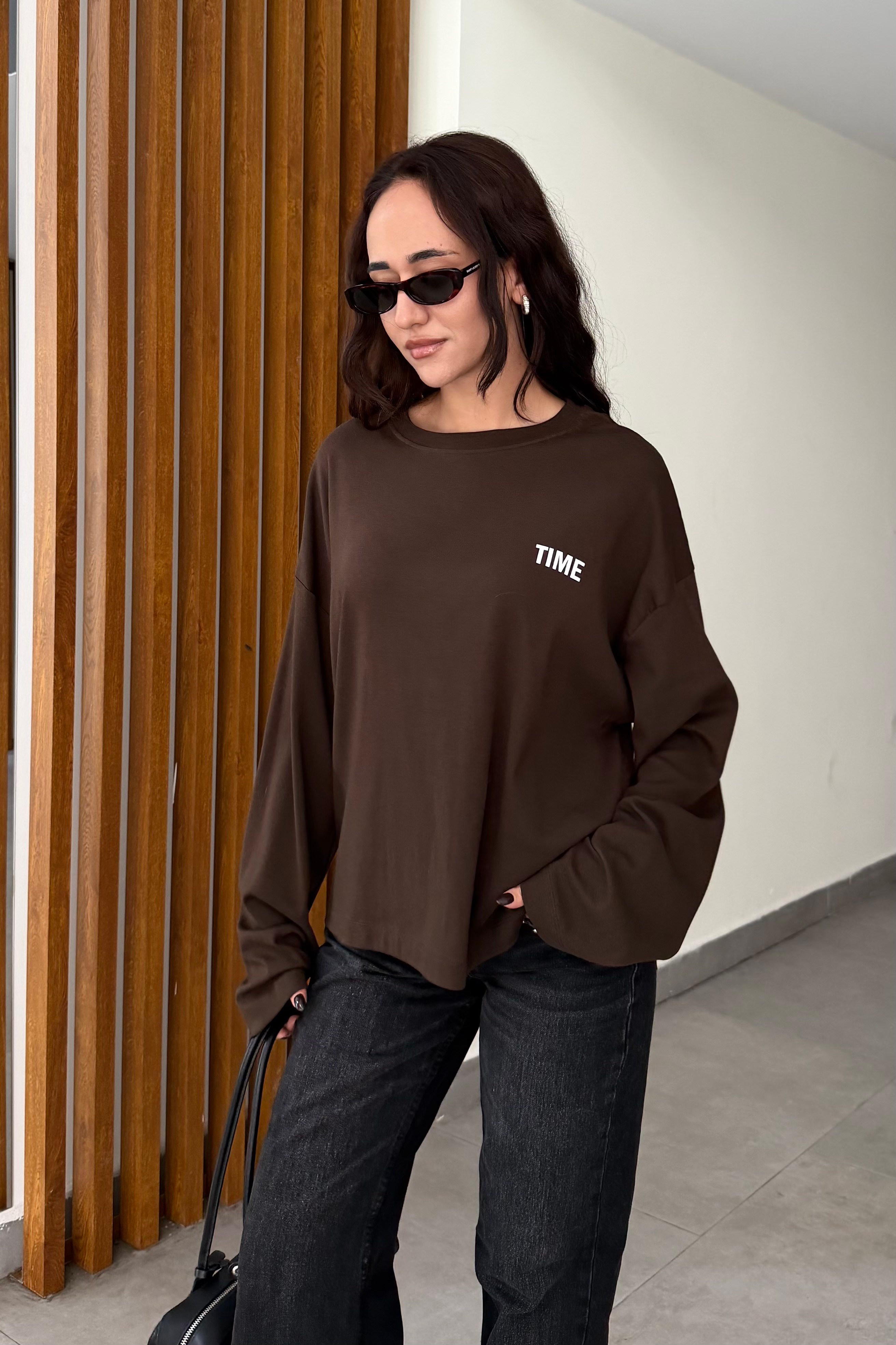 Kahverengi Arka Baskılı Uzun Kollu T-shirt - Kadın Bluz Modelleri - Nazliye Moda | Kadın Giyim Modası