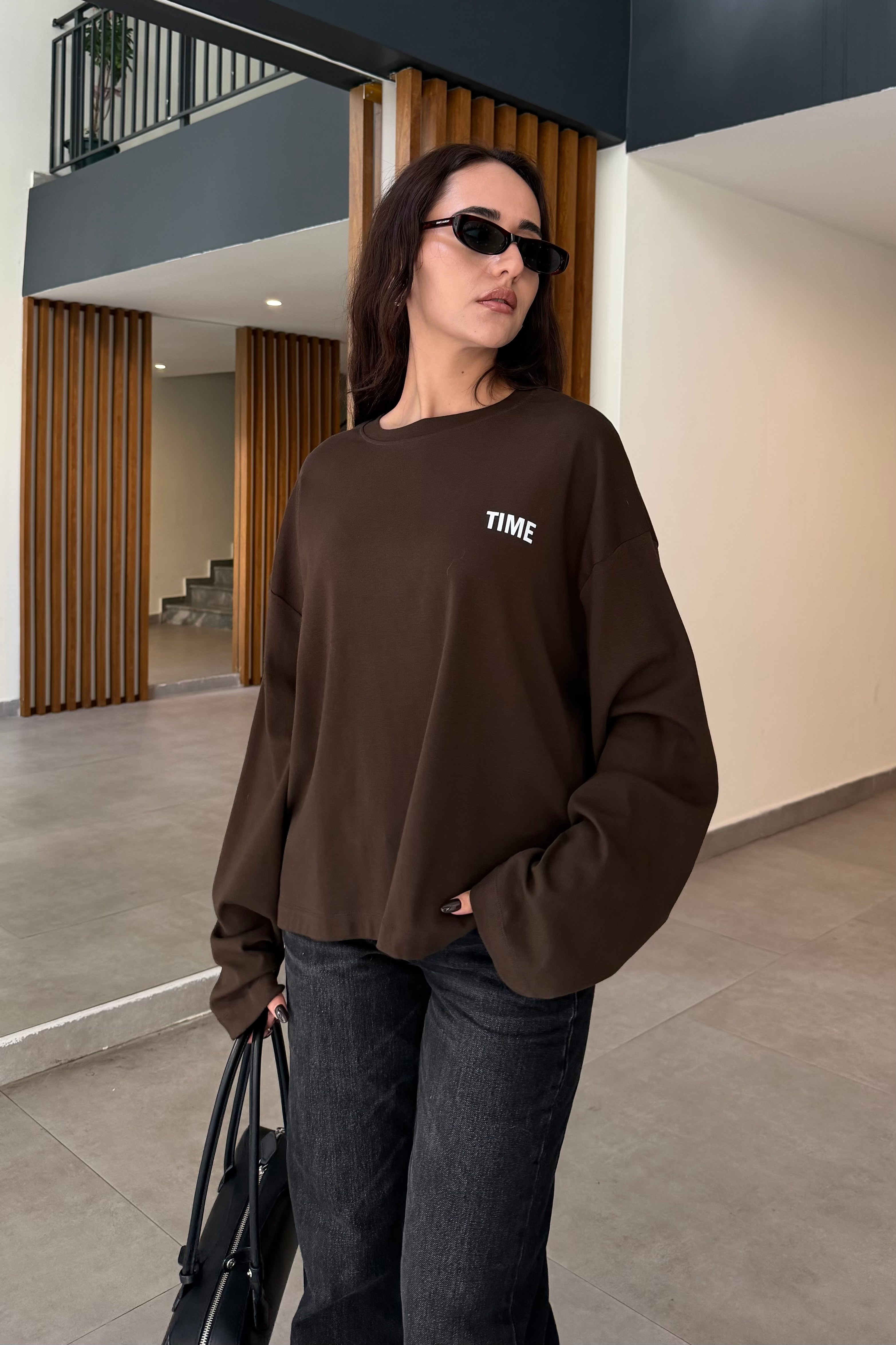 Kahverengi Arka Baskılı Uzun Kollu T-shirt - Kadın Bluz Modelleri - Nazliye Moda | Kadın Giyim Modası