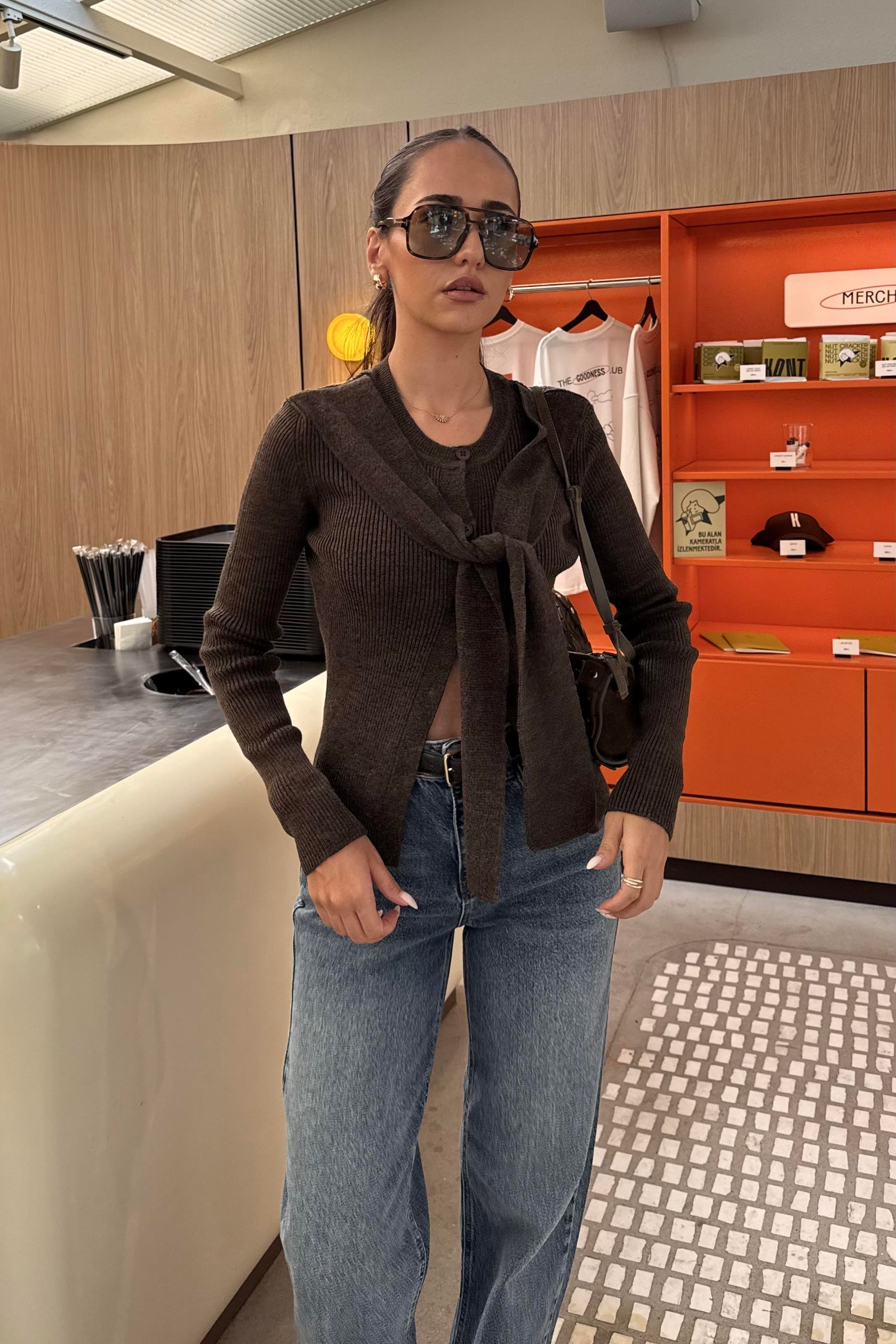 Kahverengi Fular Detay Triko Hırka - Kadın Hırka & Süveter Modelleri - Nazliye Moda | Kadın Giyim Modası