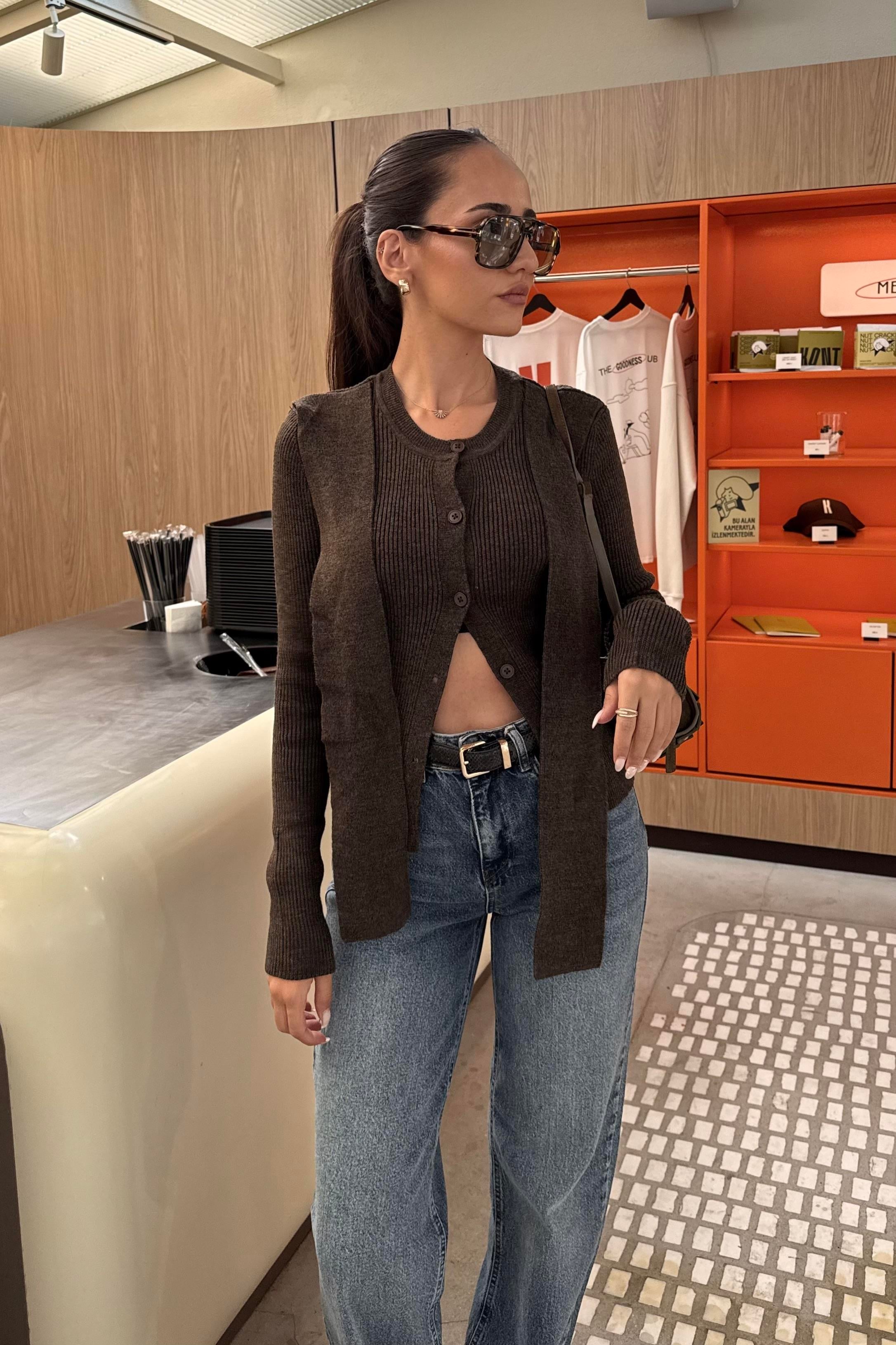 Kahverengi Fular Detay Triko Hırka - Kadın Hırka & Süveter Modelleri - Nazliye Moda | Kadın Giyim Modası