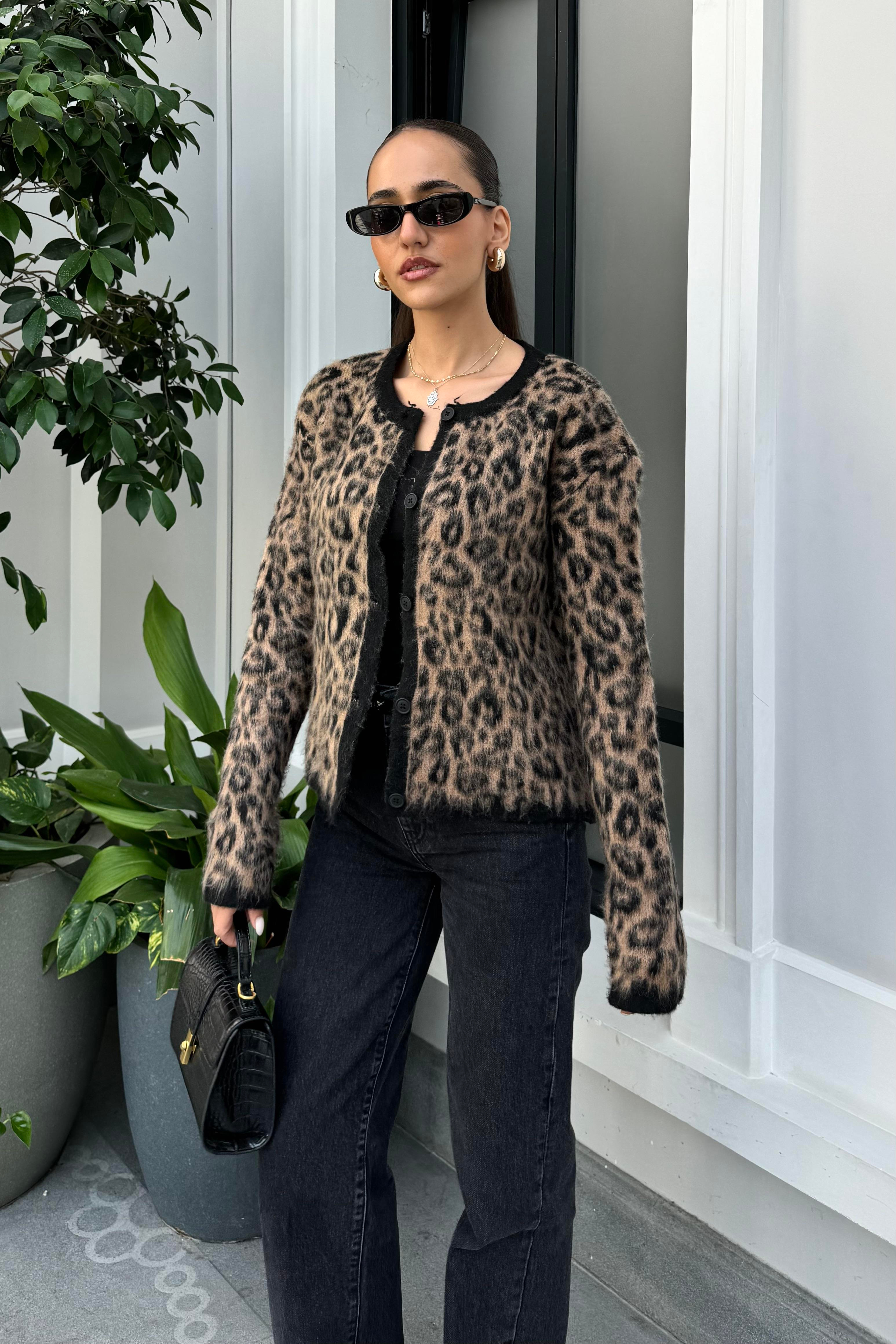 Leopar Düğmeli Triko Hırka - Kadın Tricots & Sweaters Modelleri - Nazliye Moda | Kadın Giyim Modası