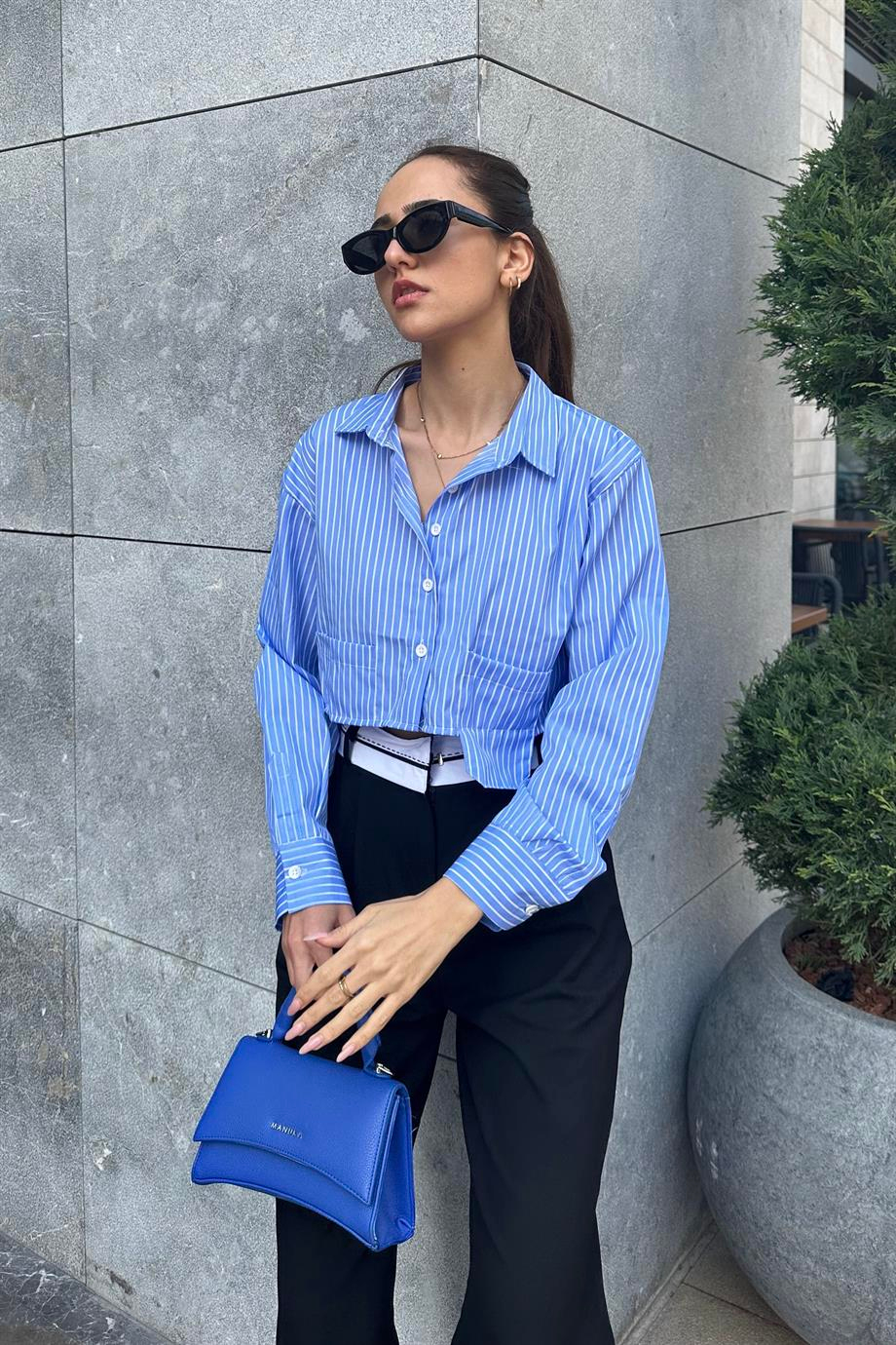 Mavi Çizgili Crop Gömlek - Kadın Gömlek Modelleri - Nazliye Moda | Kadın Giyim Modası