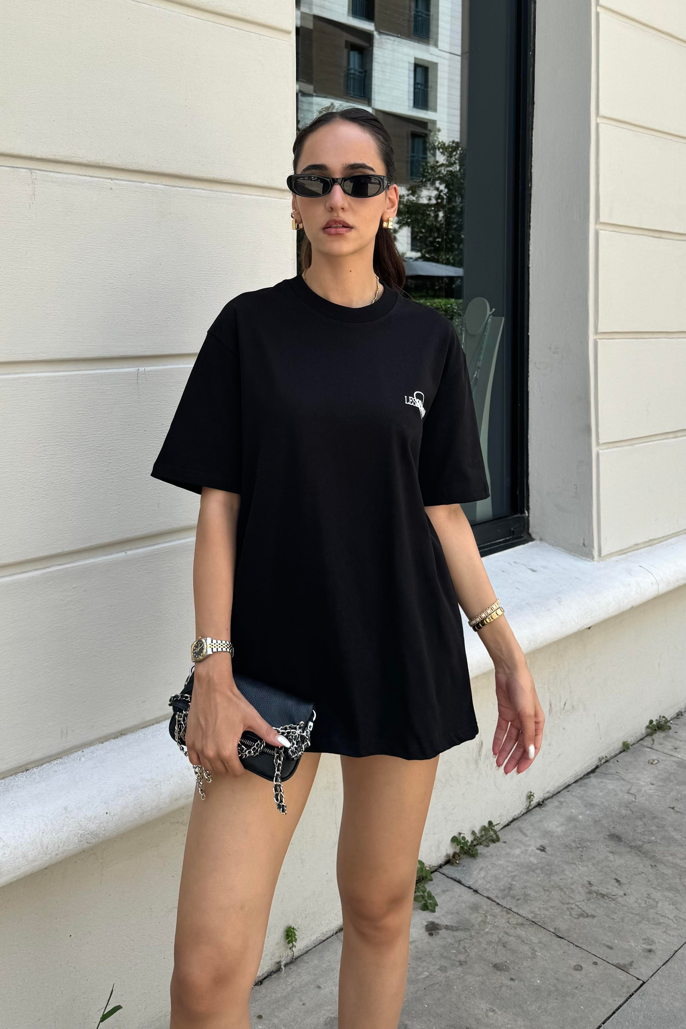 Siyah Bakılı Oversize T-Shirt - Kadın T-Shirt Modelleri - Nazliye Moda - Kadın Giyim Modası