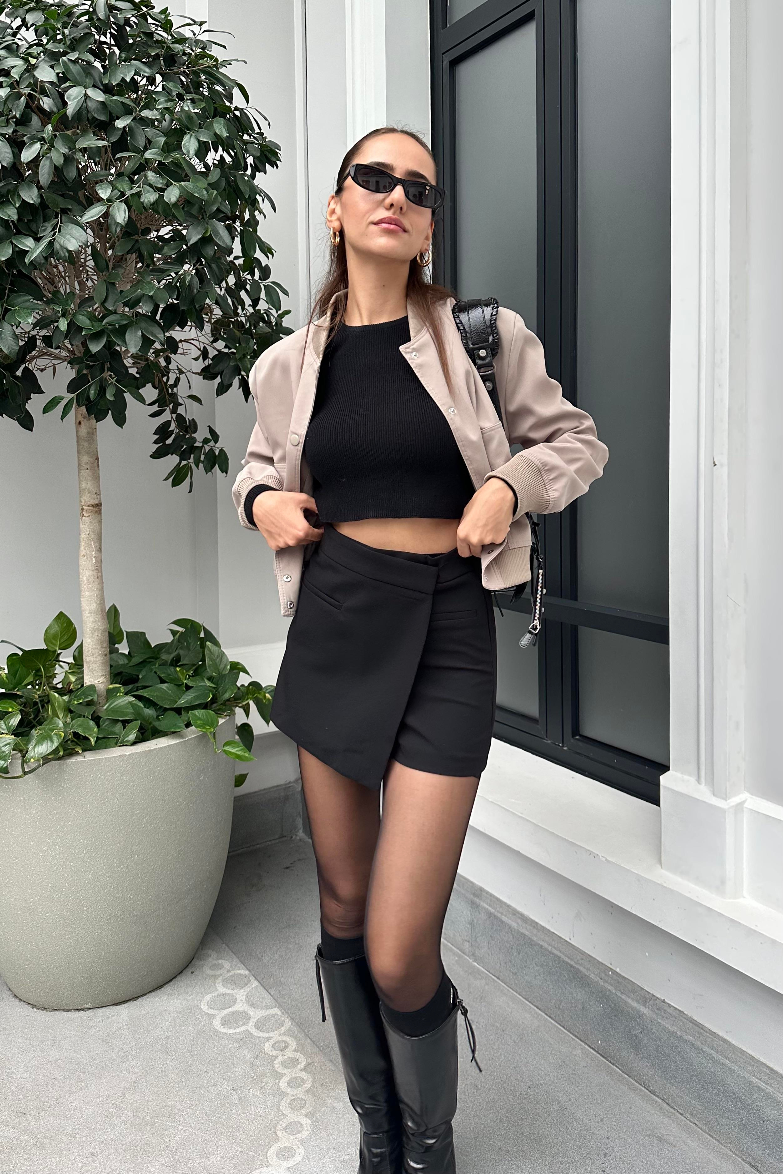 Black Skort with Pocket Detail - Kadın Skirts Modelleri - Nazliye Moda - Kadın Giyim Modası