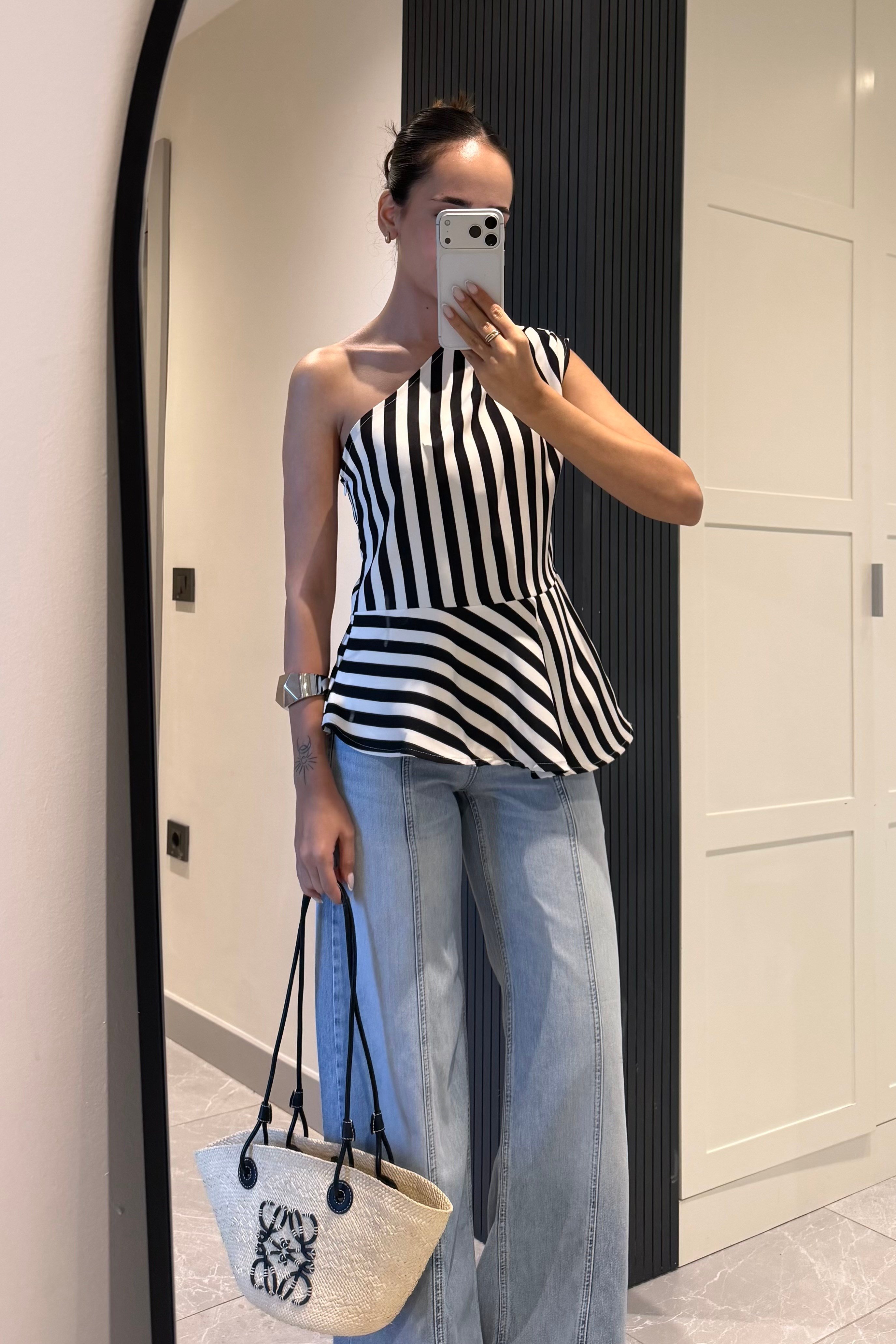 Siyah Çizgili Tek Kol Bluz - Kadın Bluz Modelleri - Nazliye Moda | Kadın Giyim Modası