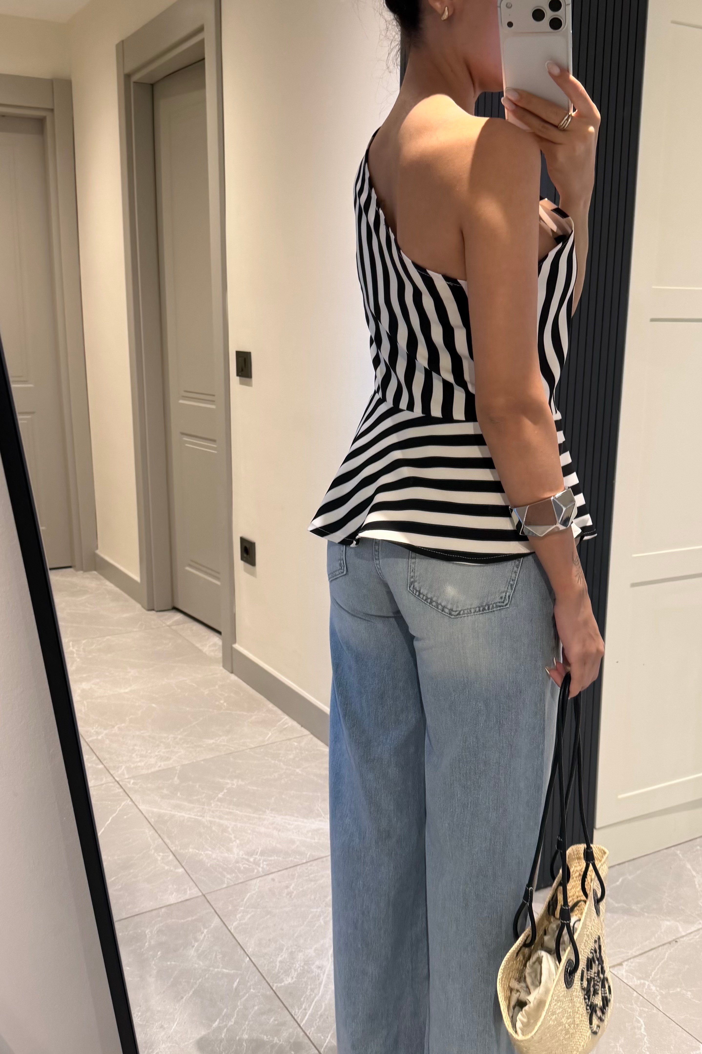 Siyah Çizgili Tek Kol Bluz - Kadın Bluz Modelleri - Nazliye Moda | Kadın Giyim Modası