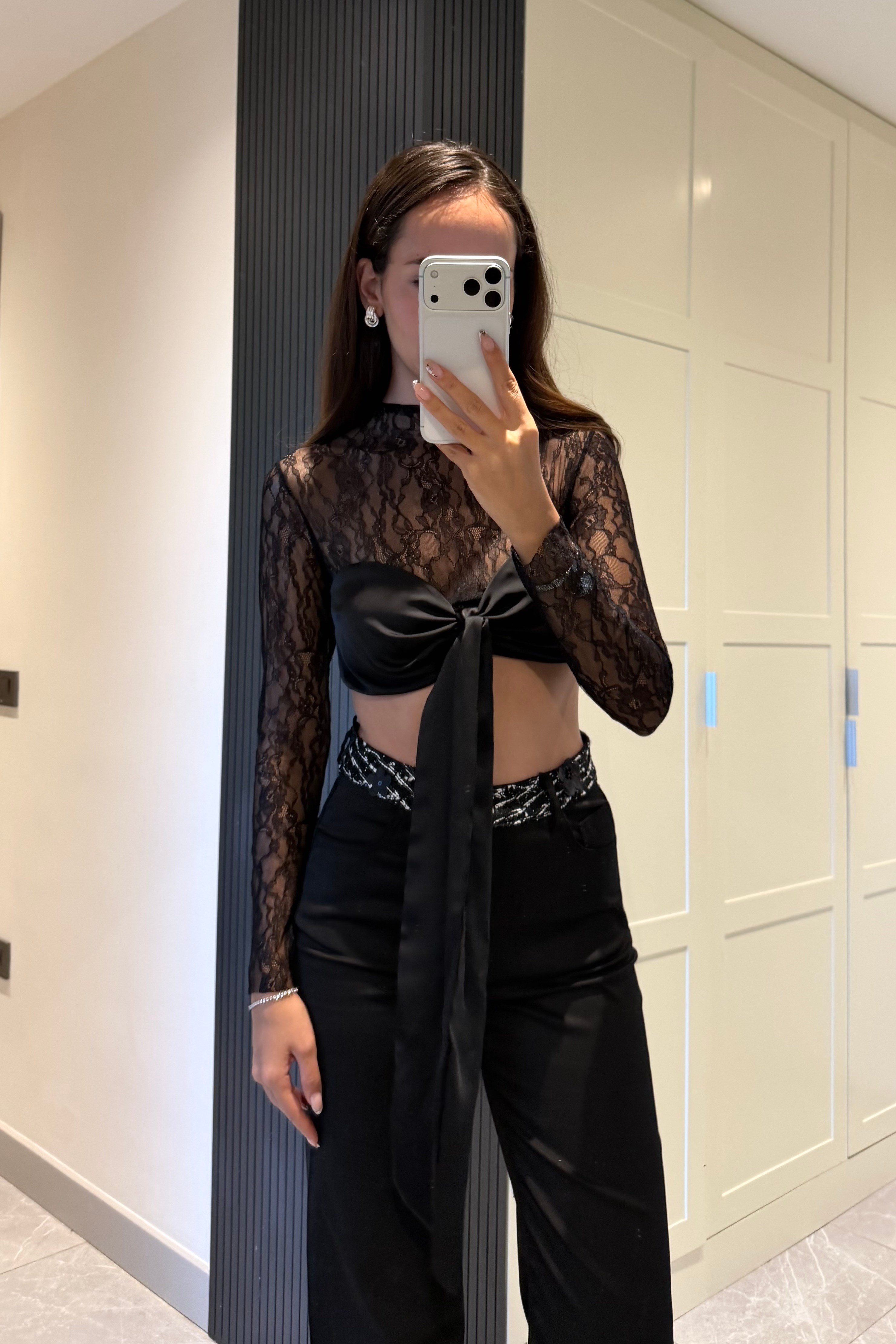 Siyah Fiyonklu Dantel Bluz - Kadın Bluz Modelleri - Nazliye Moda | Kadın Giyim Modası