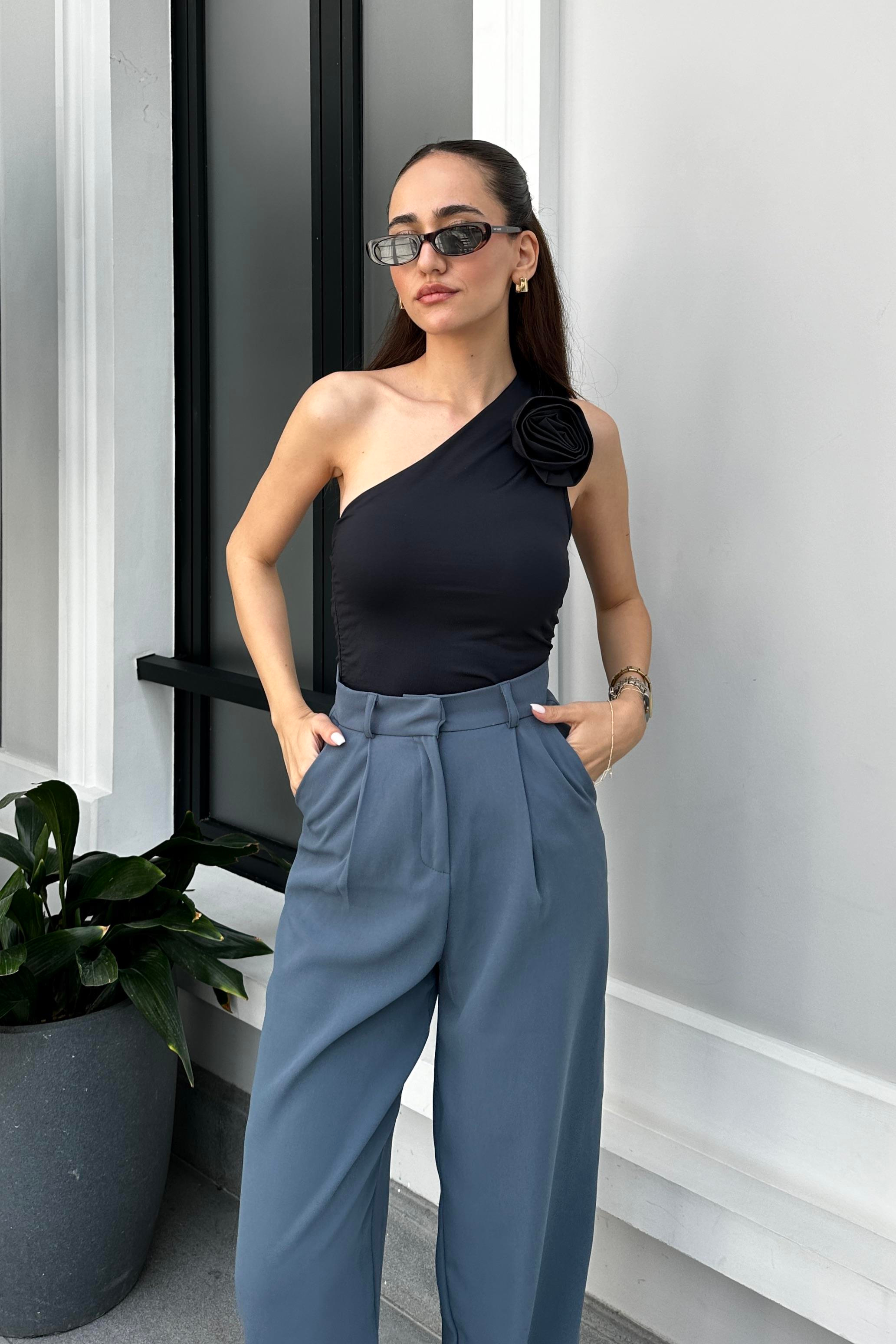 Siyah Gül Detay Tek Kol Bluz - Kadın Bluz Modelleri - Nazliye Moda - Kadın Giyim Modası