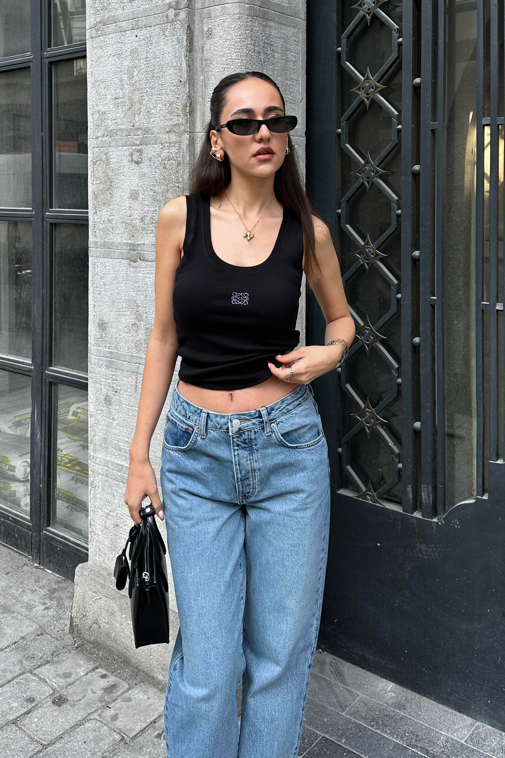 Siyah Kalın Askılı Basic Bluz - Kadın Blouses Modelleri - Nazliye Moda - Kadın Giyim Modası