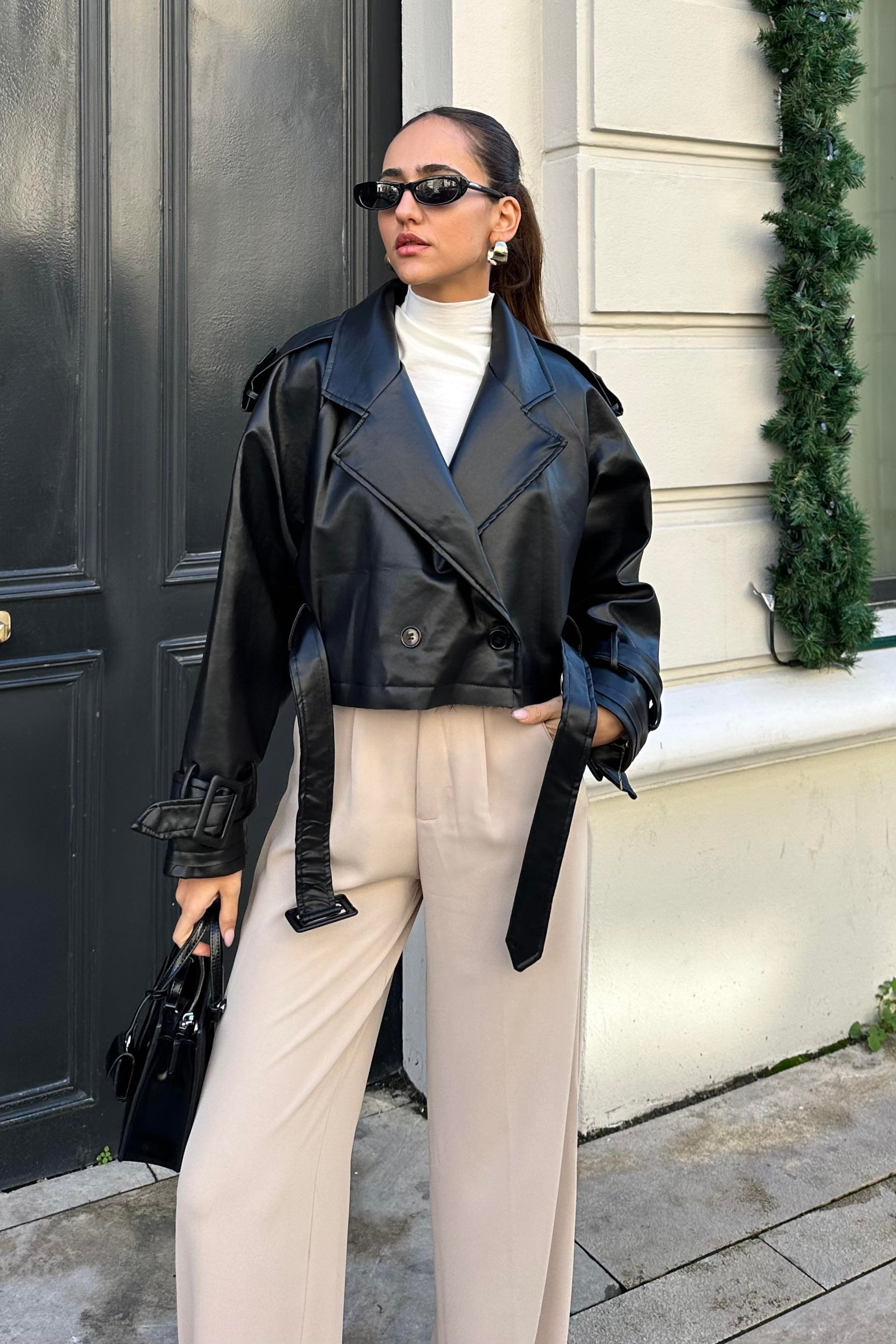 Siyah Nazliye Kısa Deri Trençkot - Kadın Trençkot Modelleri - Nazliye Moda - Kadın Giyim Modası