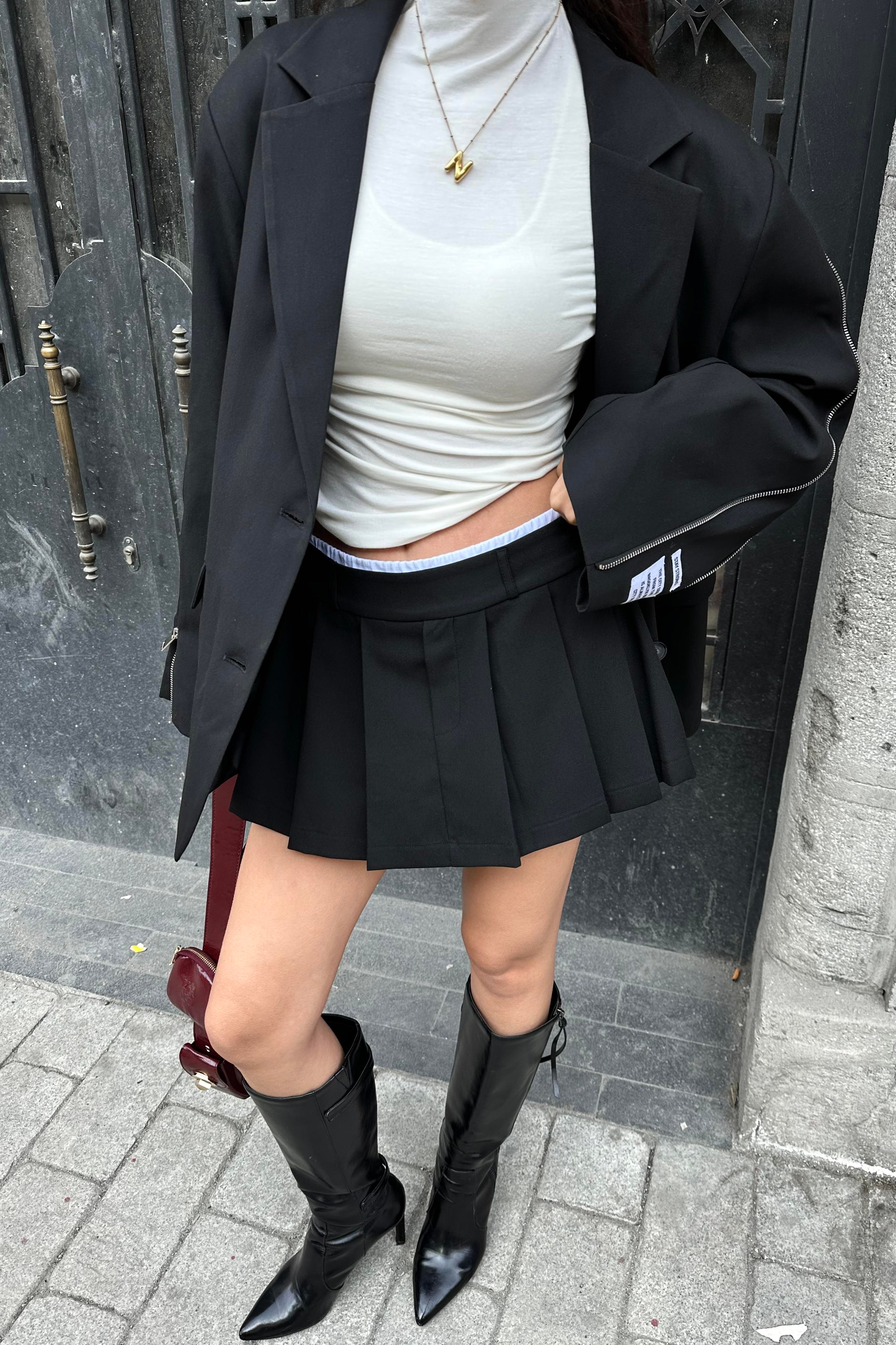 Siyah Tasarım Şort Etek - Kadın Etek Modelleri - Nazliye Moda - Kadın Giyim Modası