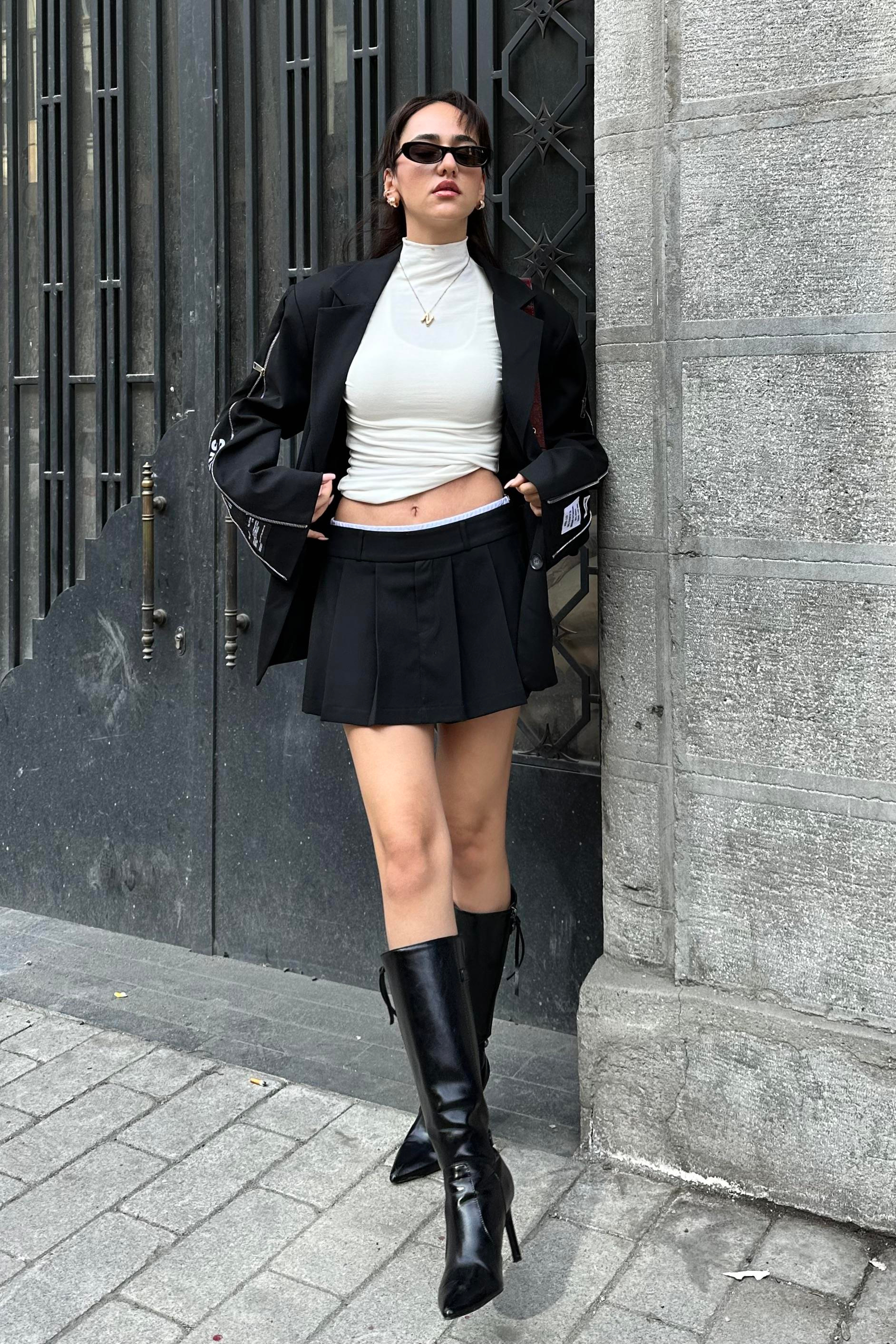 Siyah Tasarım Şort Etek - Kadın Etek Modelleri - Nazliye Moda - Kadın Giyim Modası