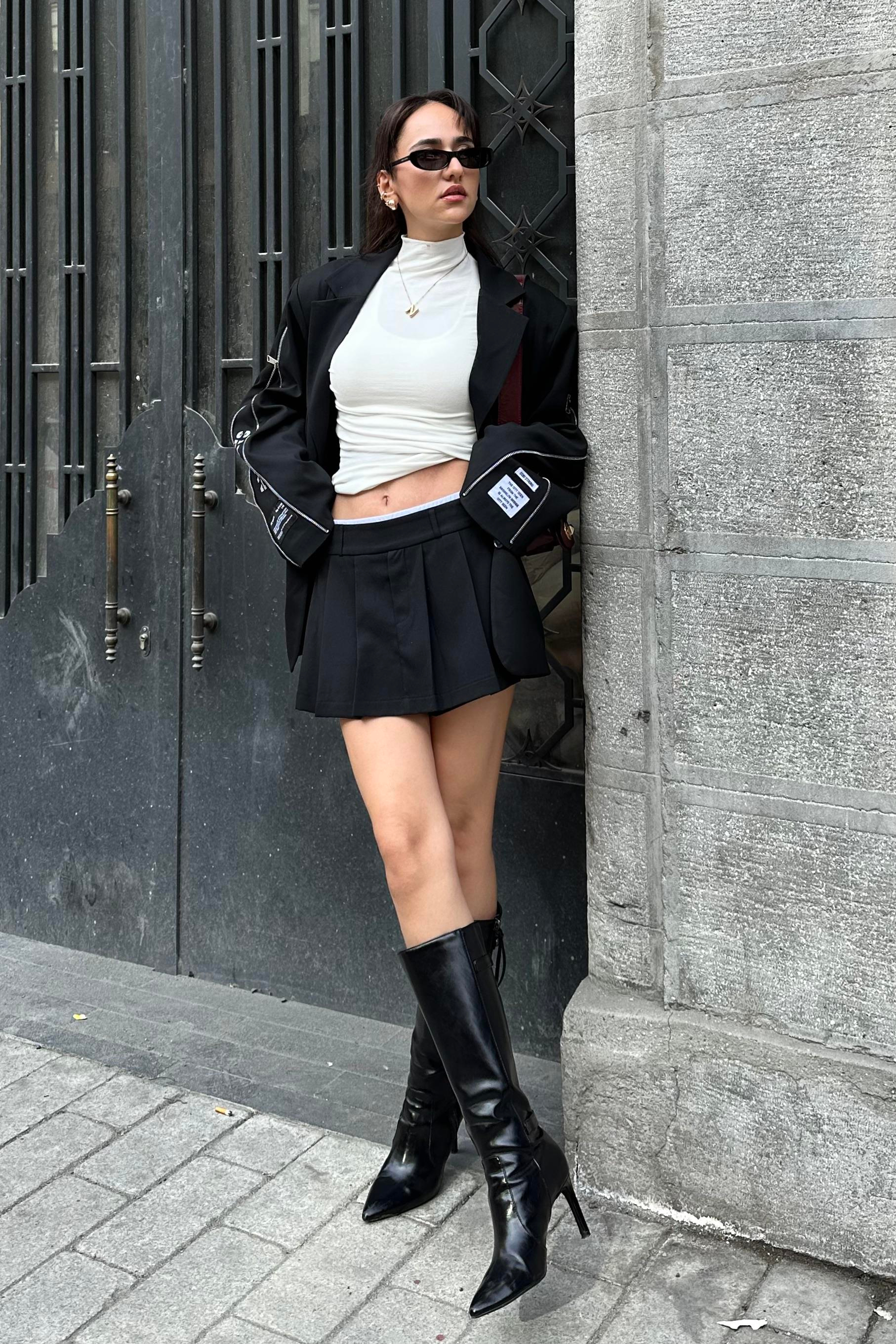 Siyah Tasarım Şort Etek - Kadın Etek Modelleri - Nazliye Moda - Kadın Giyim Modası