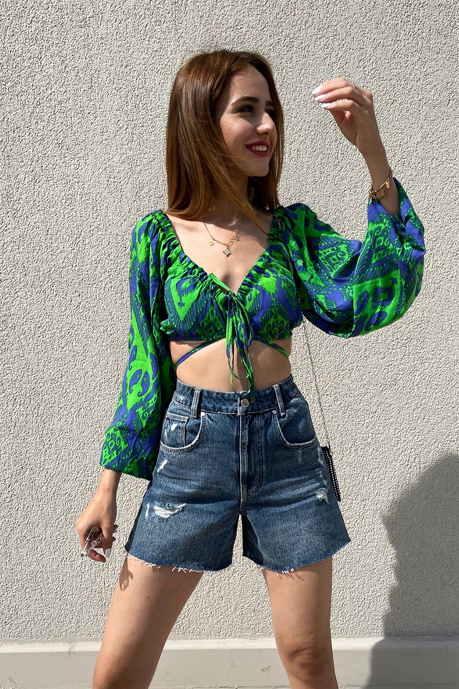 Yeşil Desenli Bağlama Detay Crop Bluz - Kadın Bluz Modelleri - Nazliye.com | Kadın Başrolde