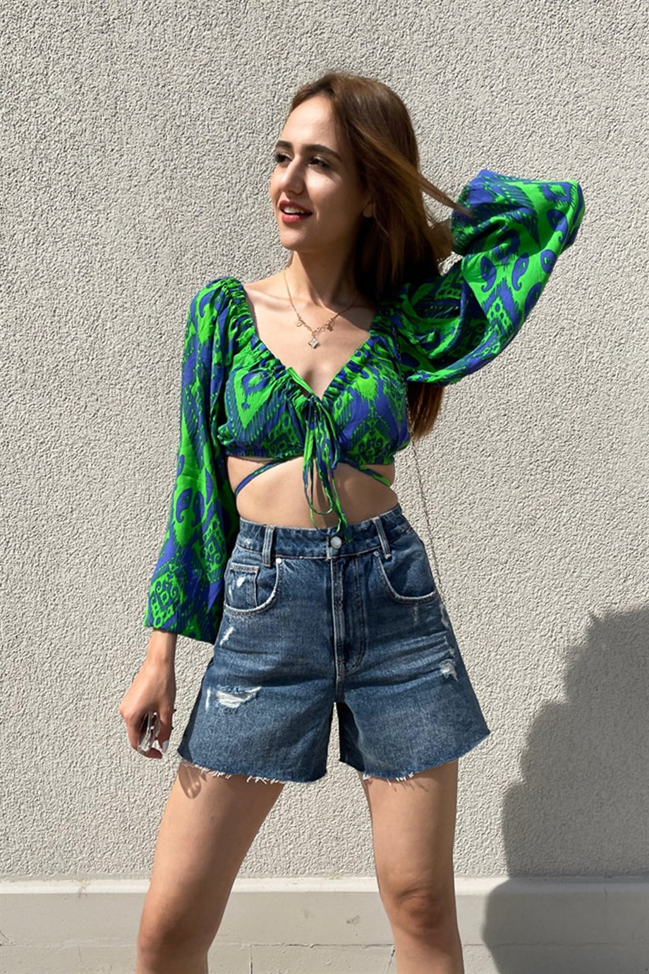 Yeşil Desenli Bağlama Detay Crop Bluz - Kadın Bluz Modelleri - Nazliye.com | Kadın Başrolde