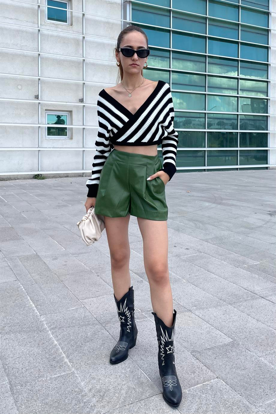 Yeşil Pileli Deri Şort - Kadın Şort Modelleri - Nazliye Moda | Kadın Giyim Modası