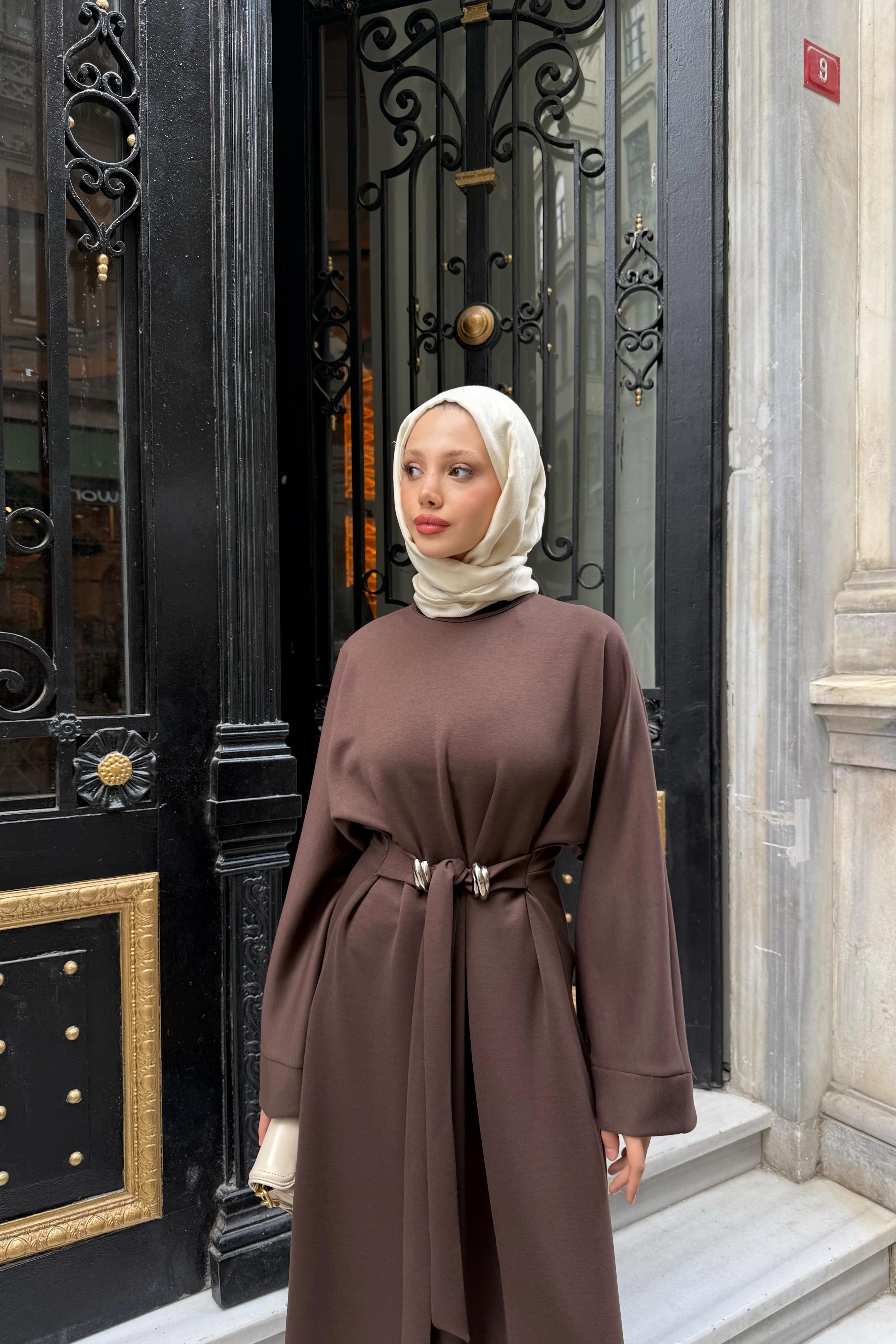 Aksesuarlı Belden Bağlamalı Elbise - Kahve