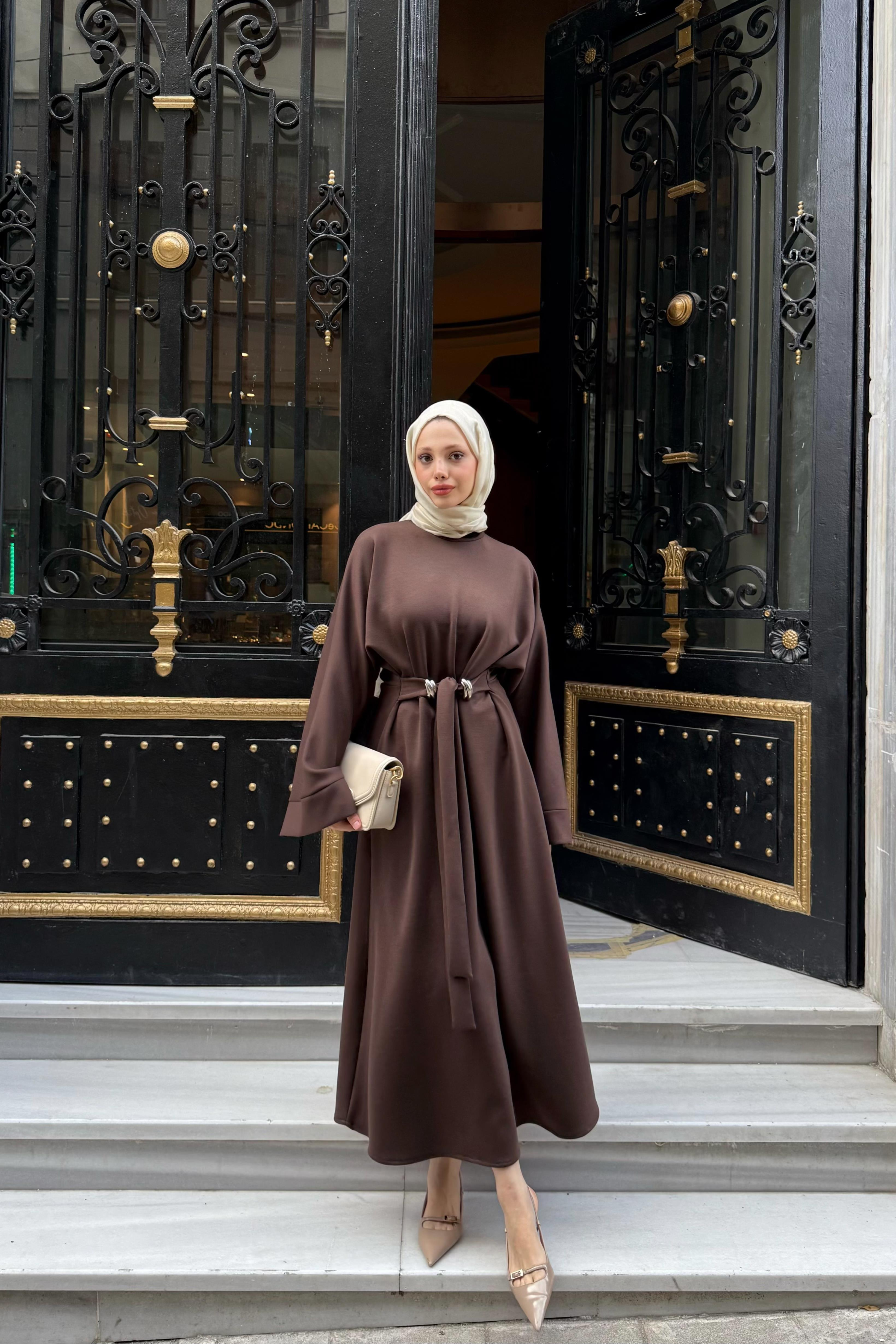 Aksesuarlı Belden Bağlamalı Elbise - Kahve