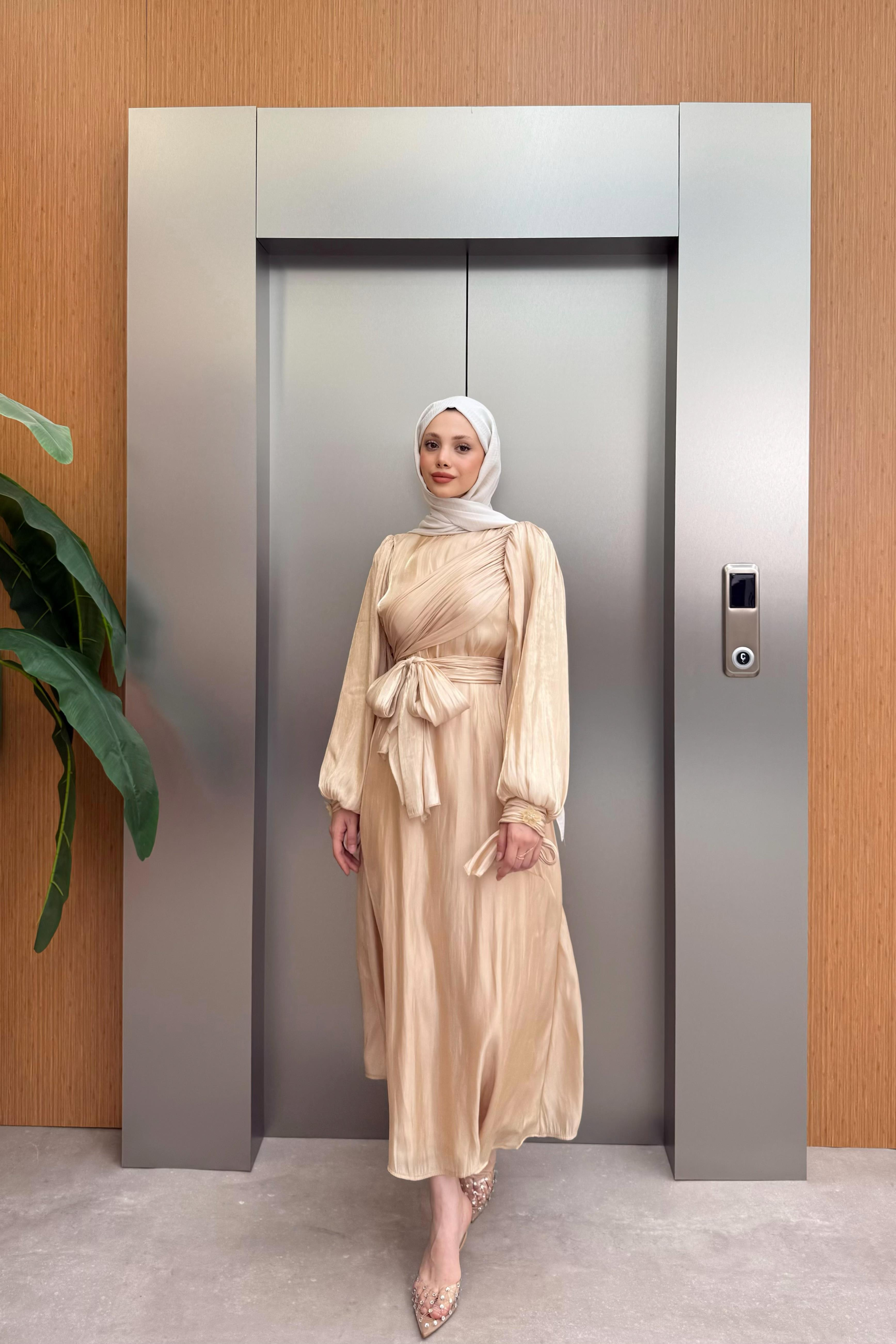 Asimetrik Bağlamalı Saten Elbise - Bej